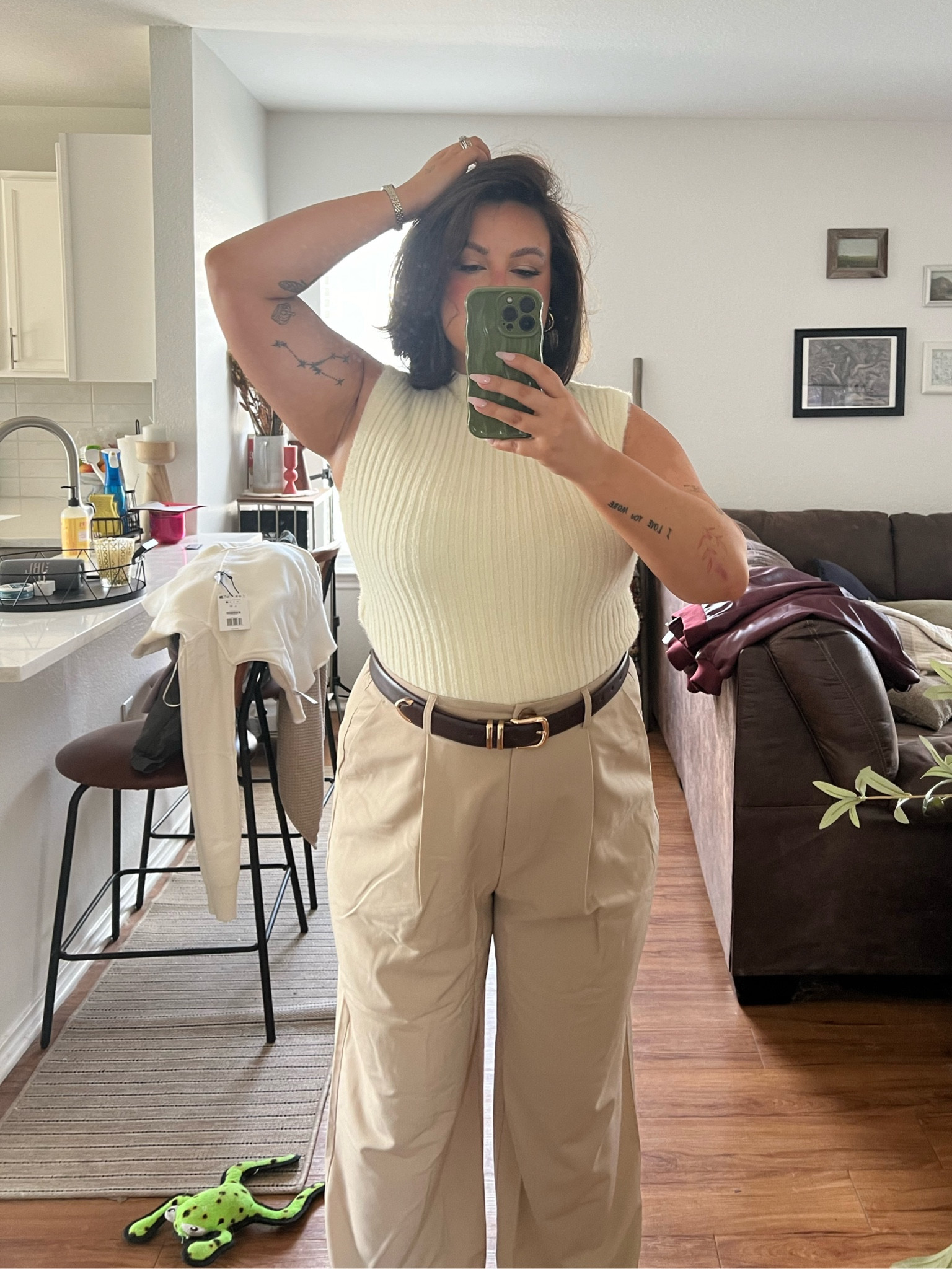 Size 8 in top and 10 in bottom!

#LTKWorkwear #LTKFindsUnder100 #LTKMidsize