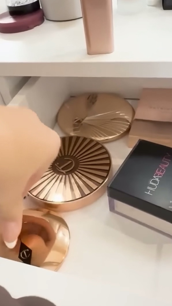 PresLee’s 2026 vanity! 🤩 Shop her favorite skincare, makeup, & haircare products home organization 

#LTKGiftGuide 

#LTKBeauty #LTKHome