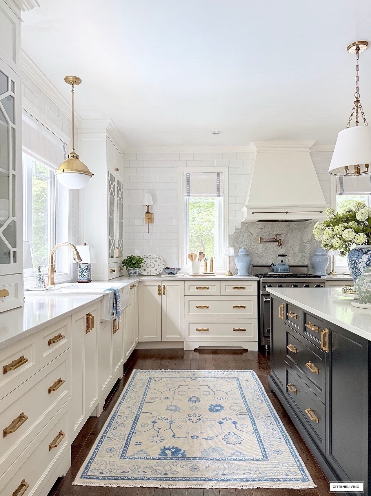 Chic summer kitchen decor! Blue and white chinoiserie, green touches and ginger jars💙💚

#LTKSeasonal #LTKHome