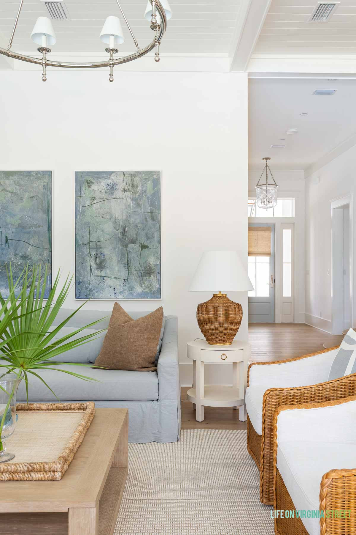 Modern coastal living room 🙌🏻🙌🏻

#LTKSeasonal #LTKHome