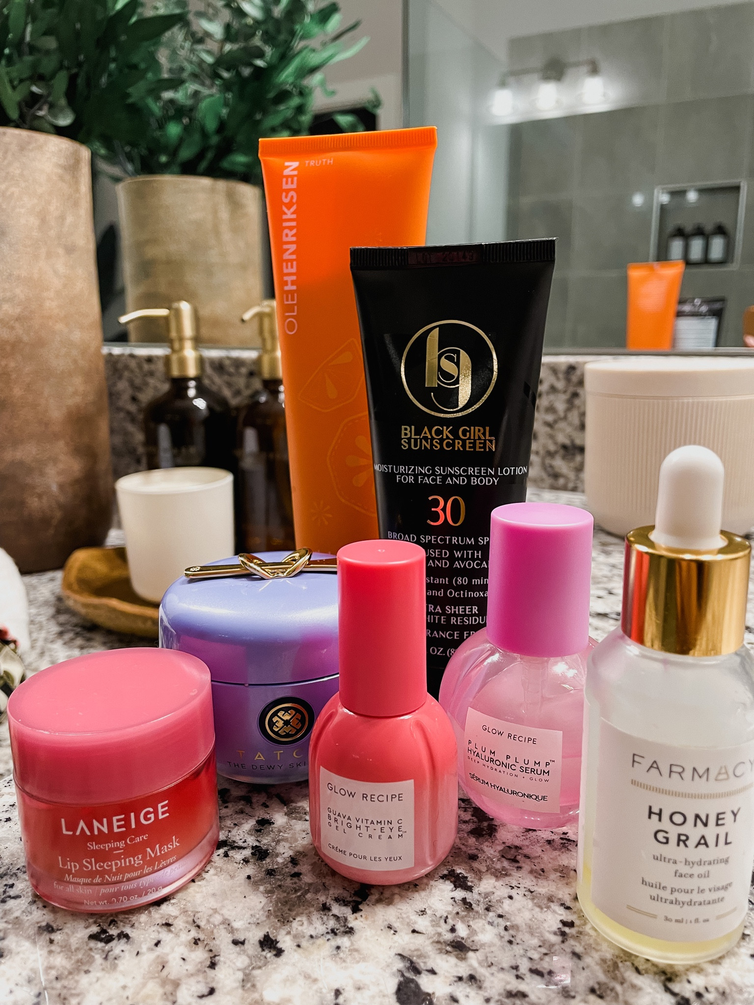 Current morning skincare lineup

#skincare #skincareproducts #skincareroutine #sephorahaul #sephoraskincare #glowrecipe #tatcha 