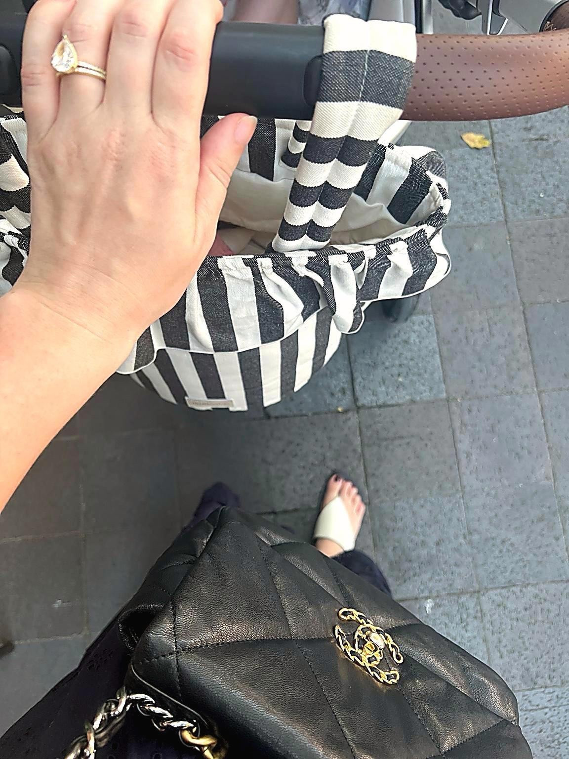 Mom life but make it chic 🤍 

#quince #vivrelle #chanel19