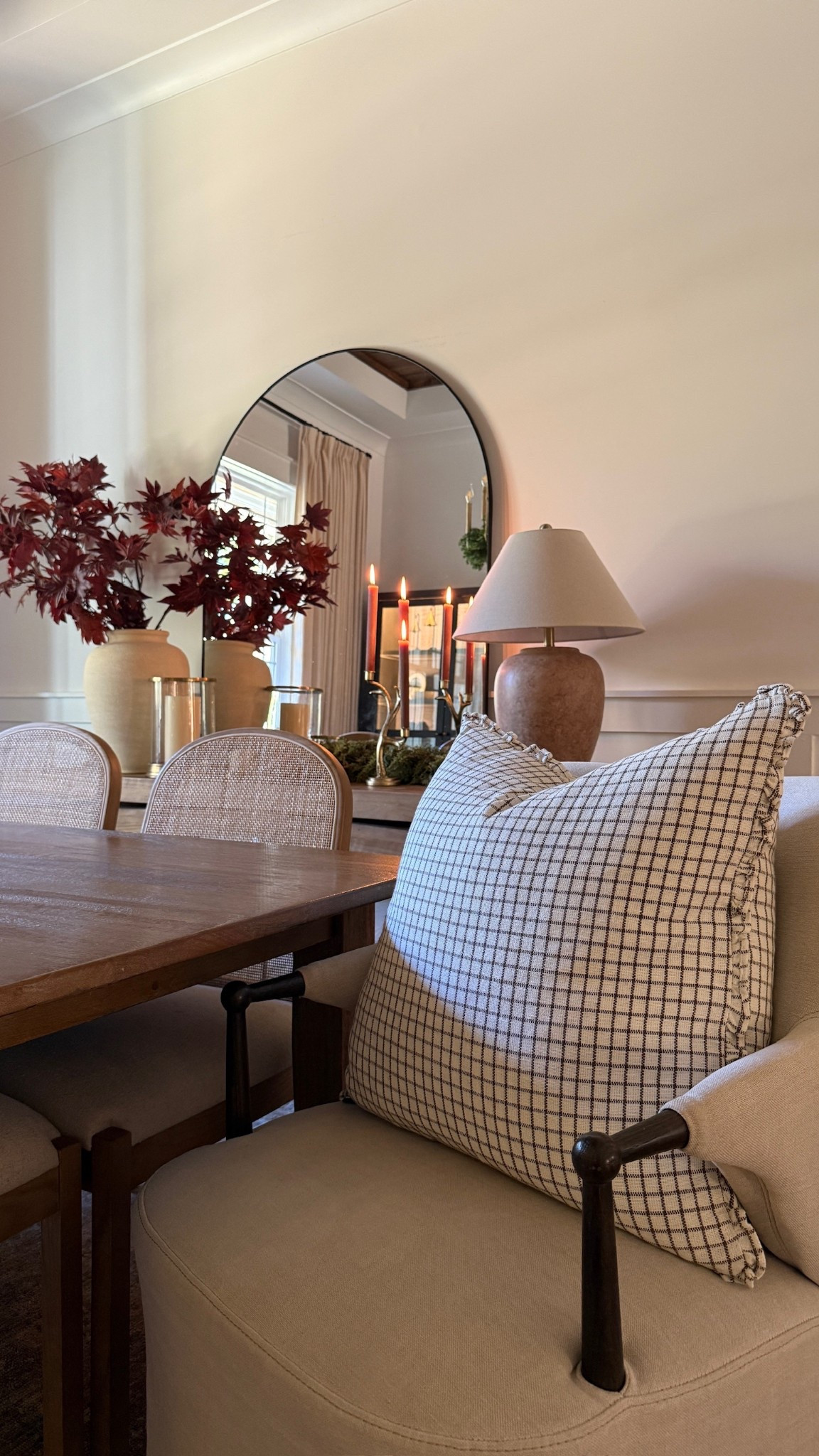 Cozy classic holiday dining room❤️

#LTKHoliday #LTKSeasonal #LTKHome