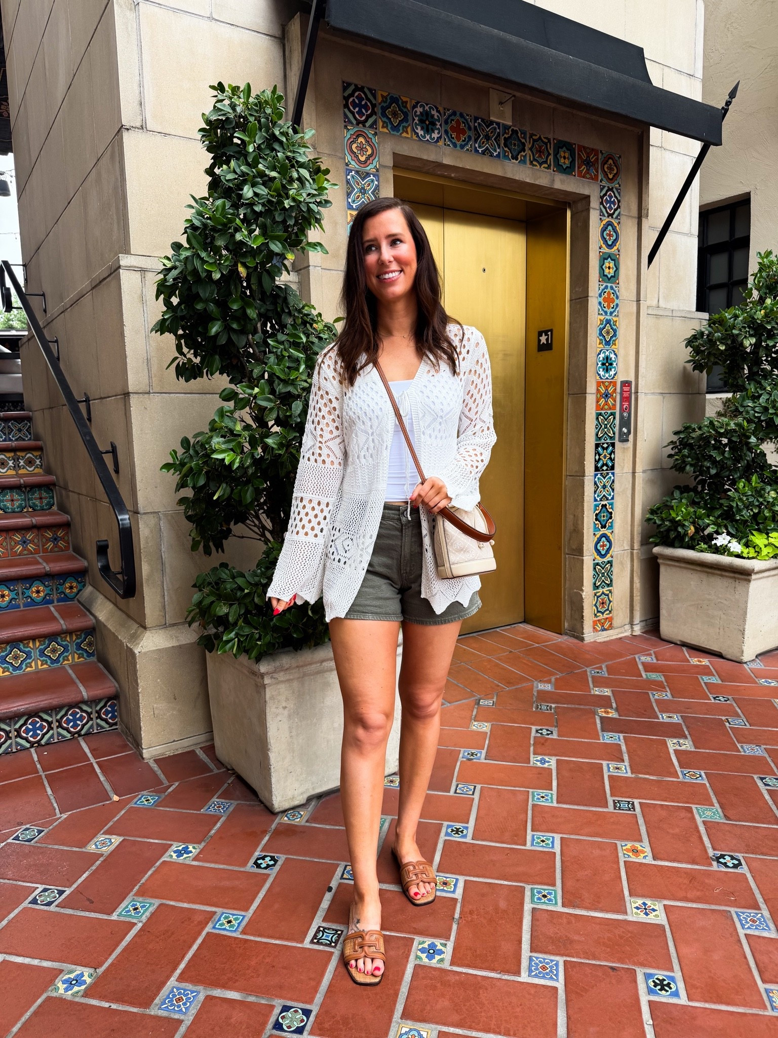 I love when I find a good pair of denim shorts that aren’t TOO SHORT 🎉 @abercrombie

#LTKootd