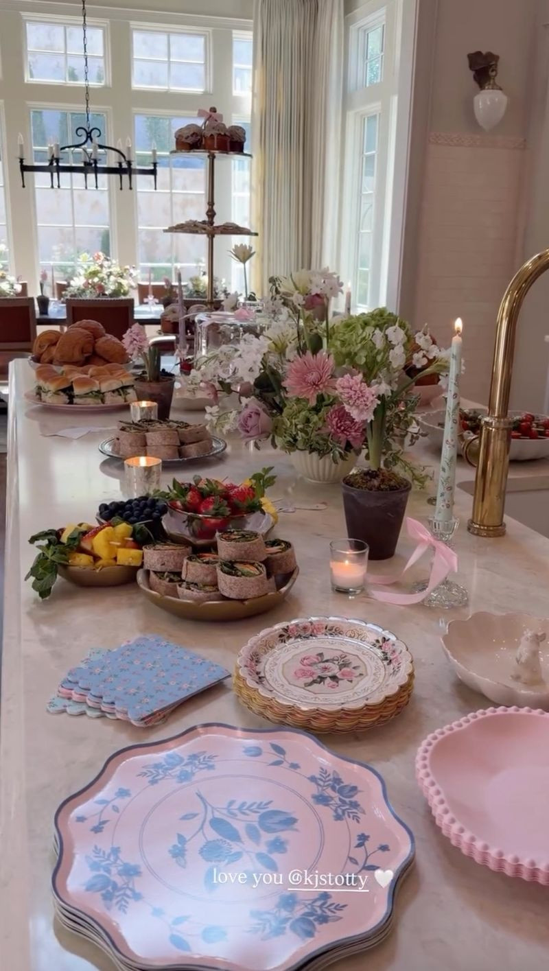 Baby shower hosting details!

hosting l baby shower l amazon 

 