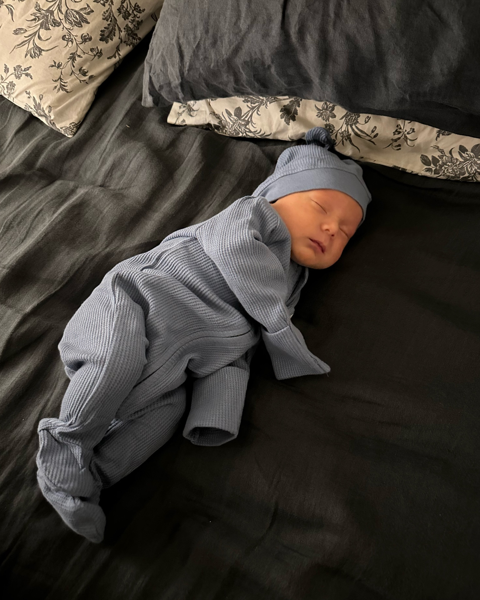 Quince linen bedding + baby bedside must haves 

Bedding is nightfall
Floral bedding is IKEA