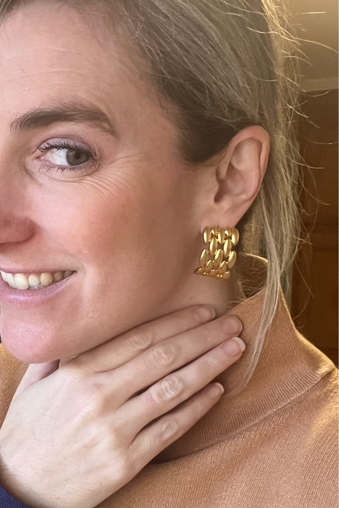 These earrings remind me of princess diana—classic gold, small earring. They’re part of the ready to ship collection from @susanshaw so you can get it in time for Christmas! 

#LTKSeasonal #LTKHoliday #LTKGiftGuide