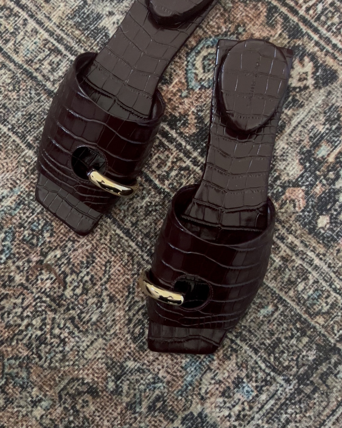 The most chic leather sandals!
-
Tory Burch pierced mule heel sandals - croc print leather sandals - low heel sandals Tory Burch- sale leather sandals - Tory Burch sale - minimalist sandals 

#LTKSaleAlert #LTKShoeCrush #LTKStyleTip