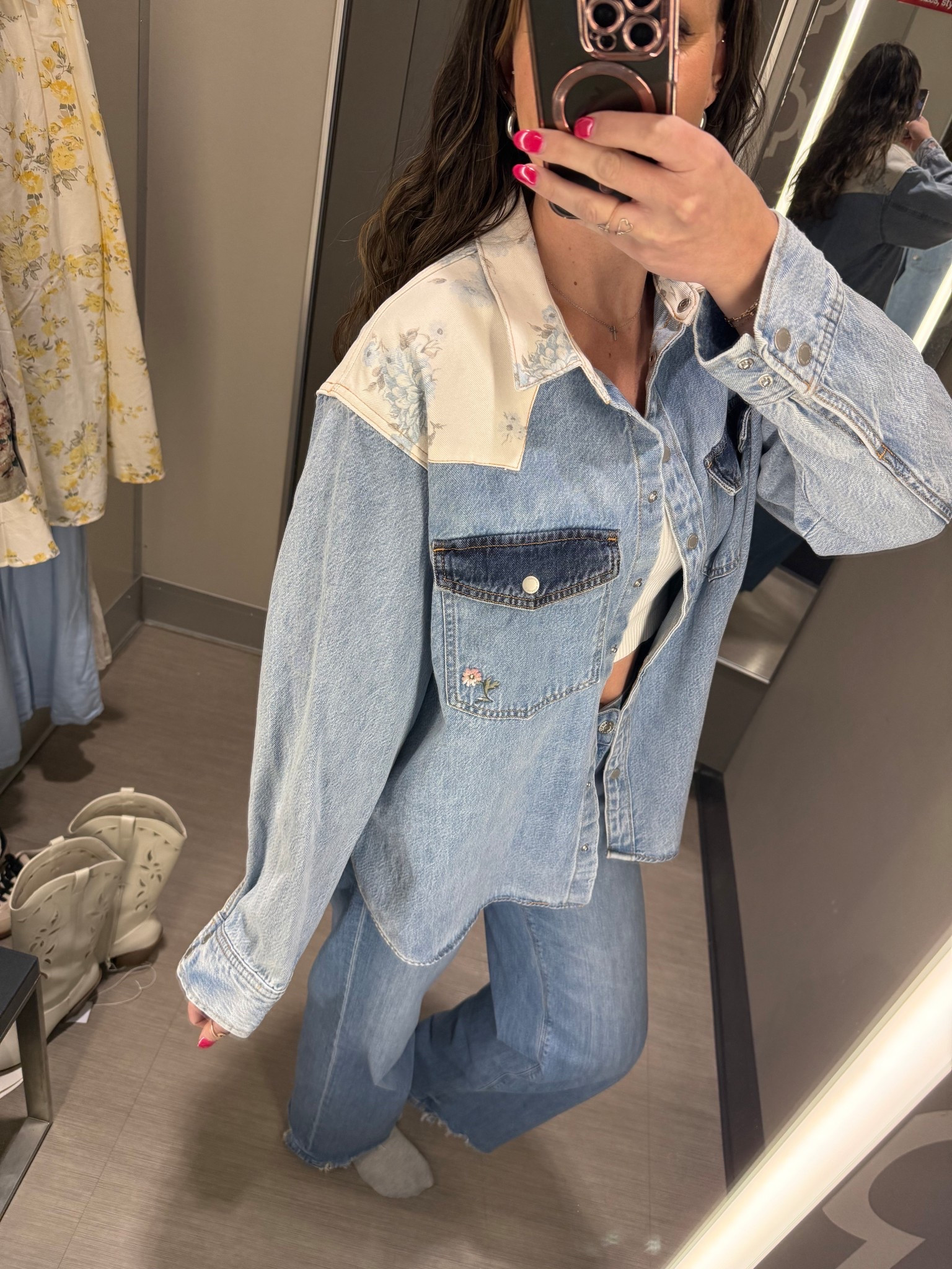 This western denim jacket 🤠🌸


#LTKSpringSale #LTKootd #LTKTall