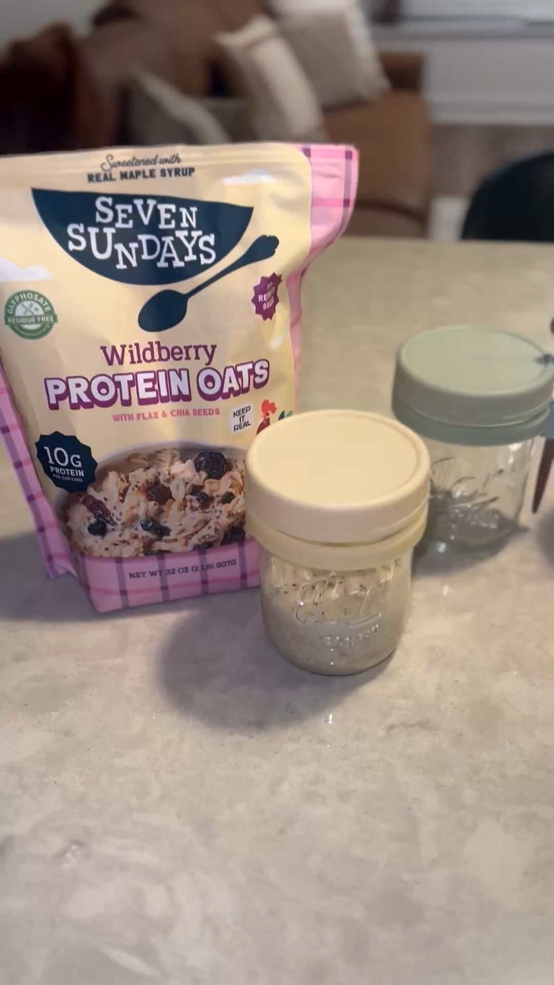 Obsessed with these Mason jars! Perfect for my overnight oats prep for the week 💓