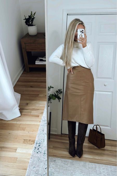 Faux leather skirt outfit for work 

#LTKworkwear