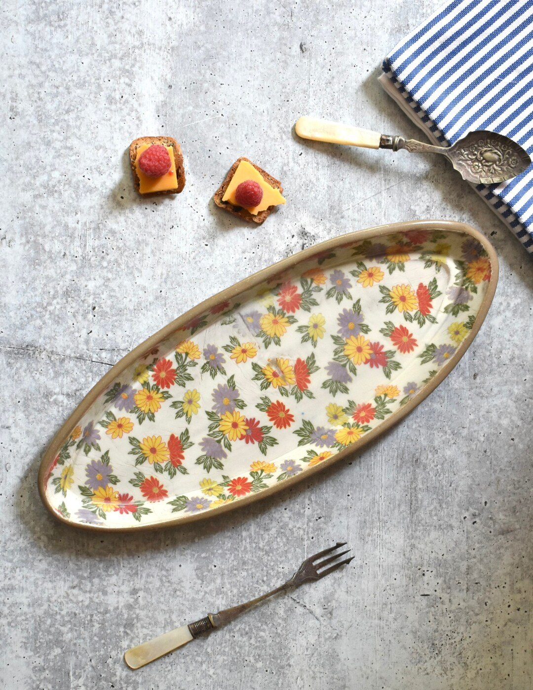 Daisy bloom oval serving dish, spring table decor, Ceramic platter, Handmade pottery,  Handmade g... | Etsy (US)