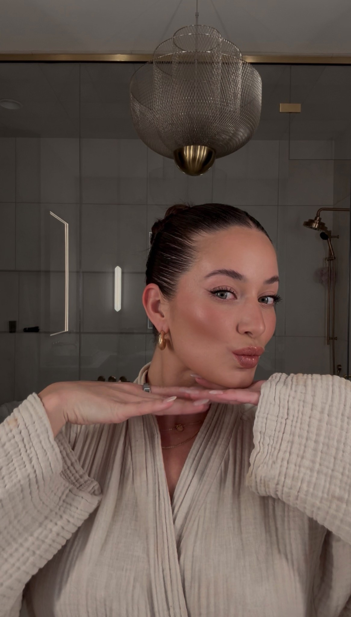 Slick back bun tutorial! 💧🍩🎀