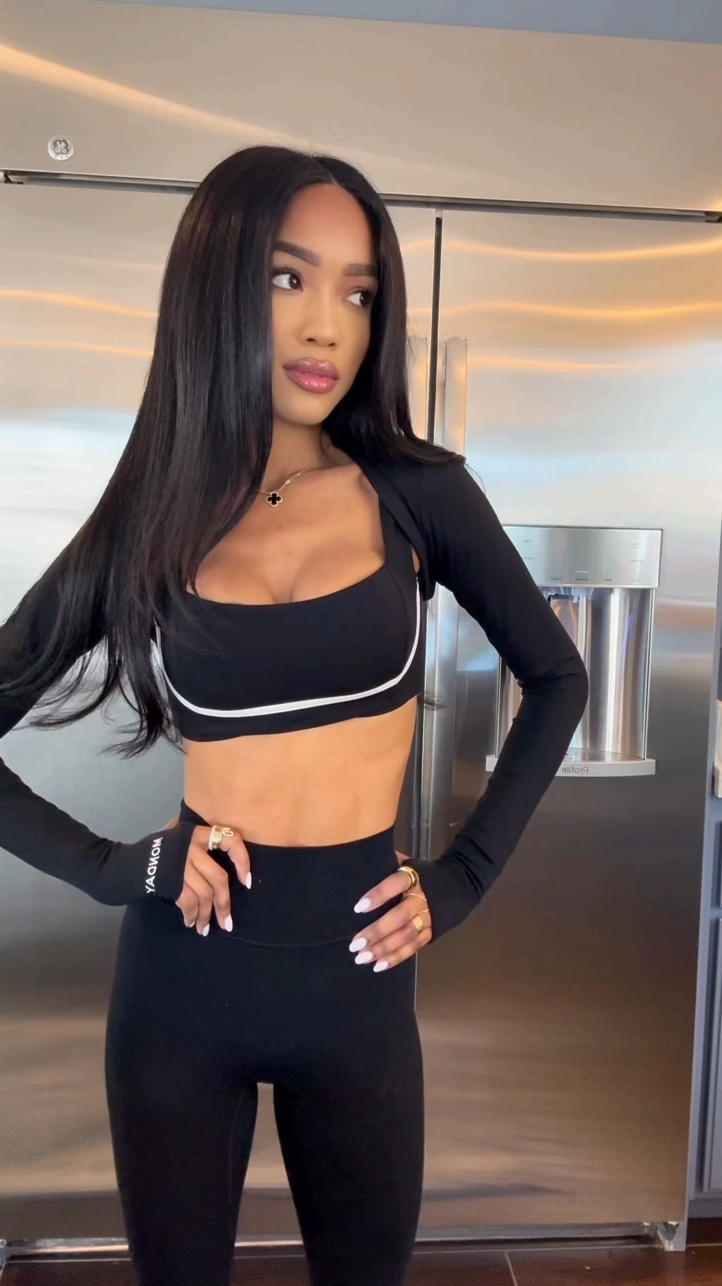 athlesuire ootd 🖤🤍
monday body 

#LTKFitness #LTKActive