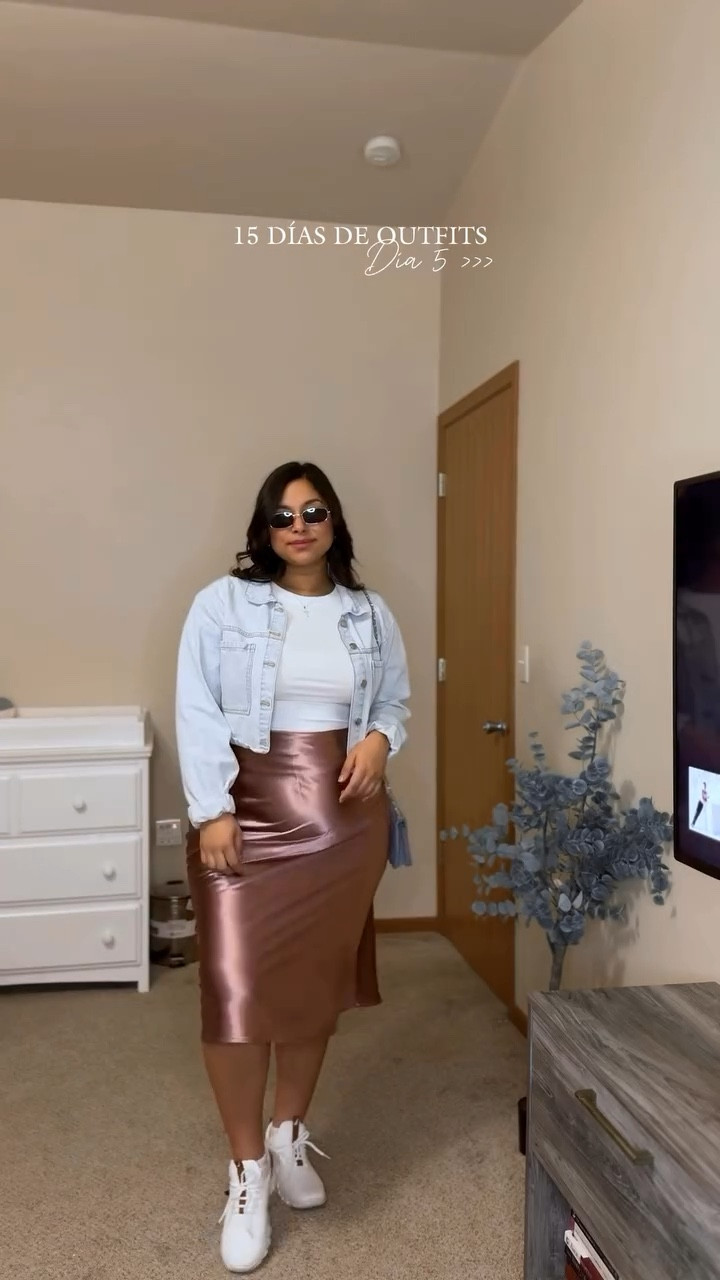 Comenta LINK y te envío el enlace del outfit a tu DM! O puedes encontrar los enlaces en mi biografía✨✨✨ 

#maternityfashion #outfitinspiration #maternitystyle #outfitideas #outfitinspo #grwmoutfit #grwm