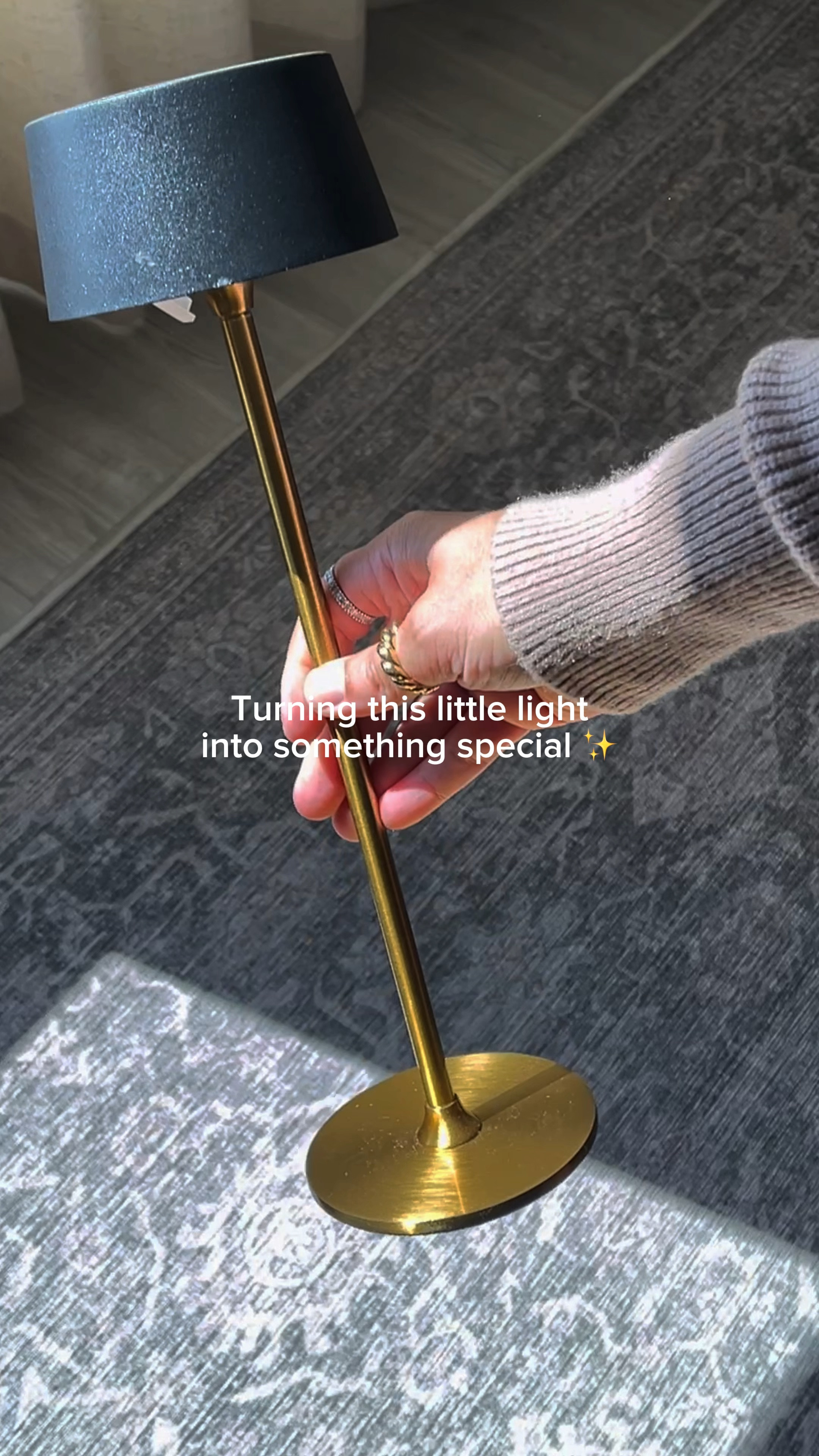 I love this tiny golden black battery powered table lamp. It’s perfect for dining room. Rooms indoors are out or even on the coffee table like I have a chair. But it’s even better since I found a mini lampshade it looks even more chic and elevated.