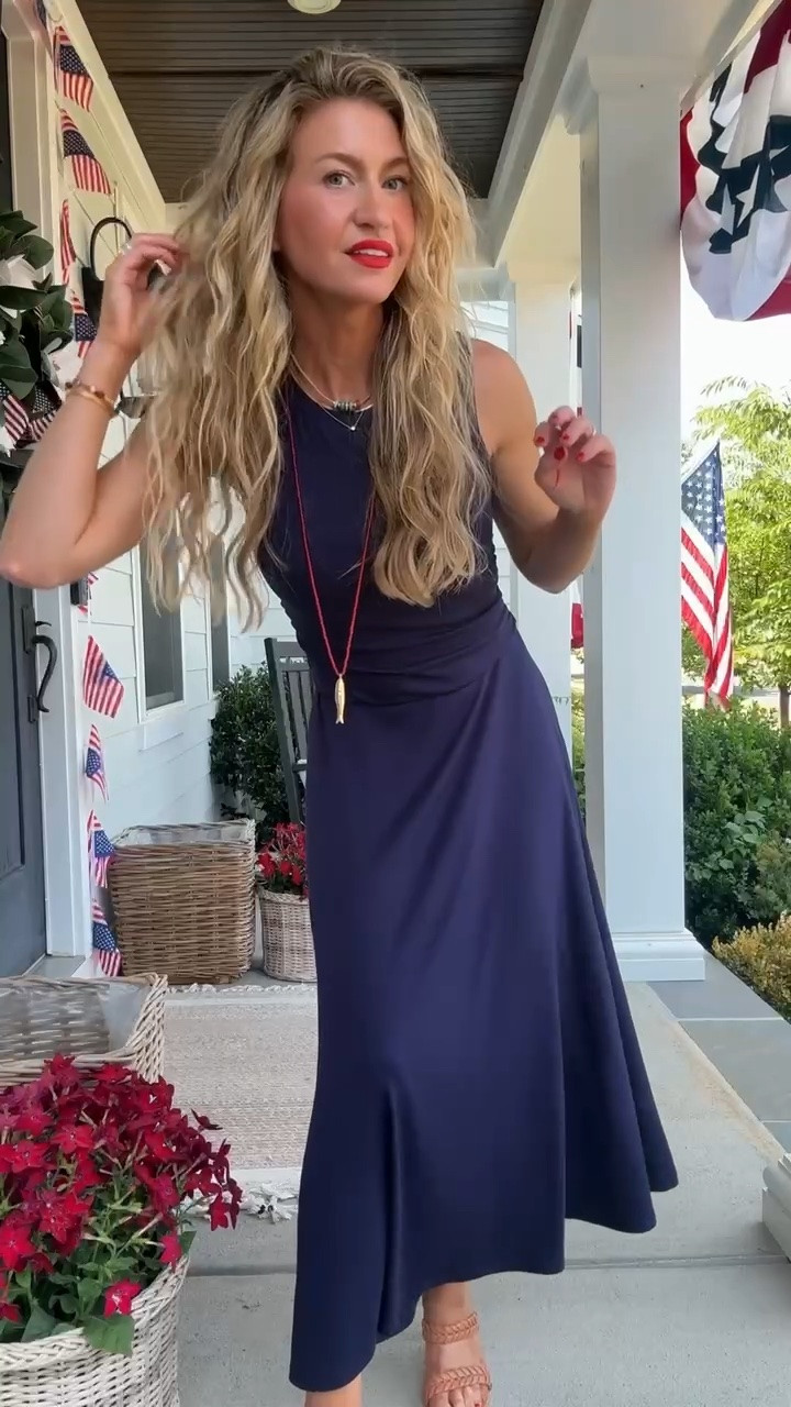 Navy Amazon dress! 
Runs TTS, wearing size small

#LTKootd #LTKgrwm #LTKSeasonal