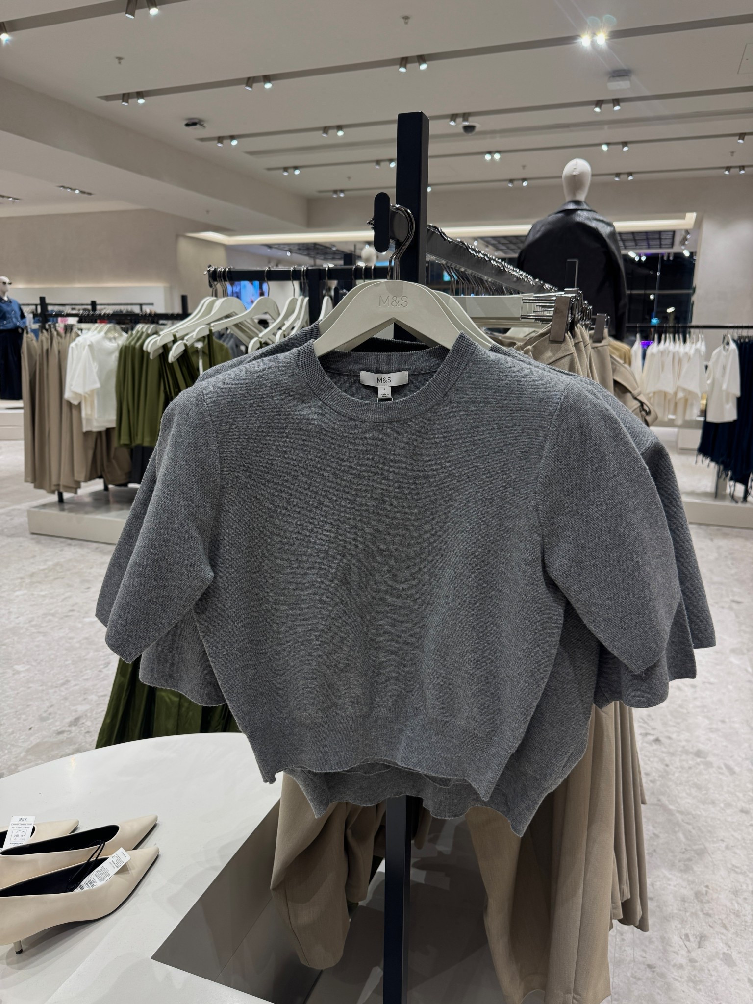 I picked up a size S, looks so nice on!!!

M&S, marks and Spencer, spring knitwear, workwear, spring workwear, spring office outfits, shoulder pad top, knit top

#LTKspring #LTKuk