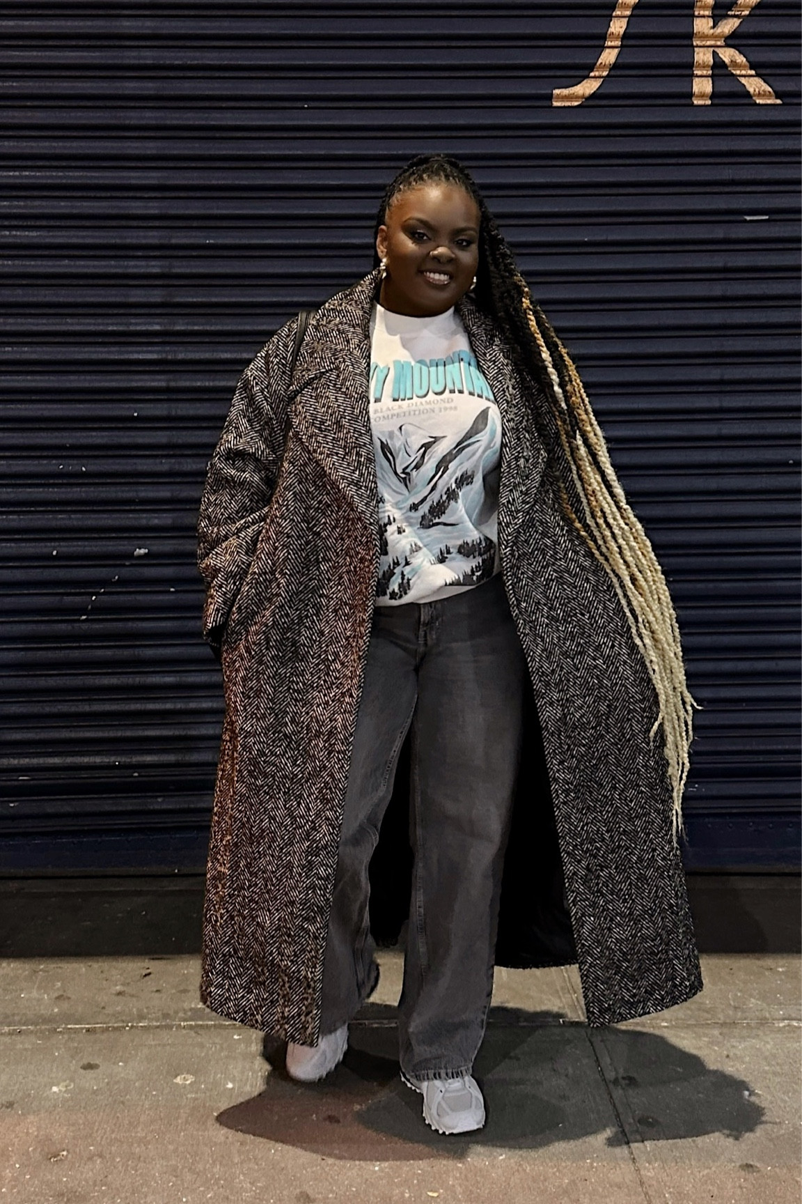 Movie date night look! This absolutely my new favorite coat.

#LTKstyletip #LTKitbag #LTKmidsize