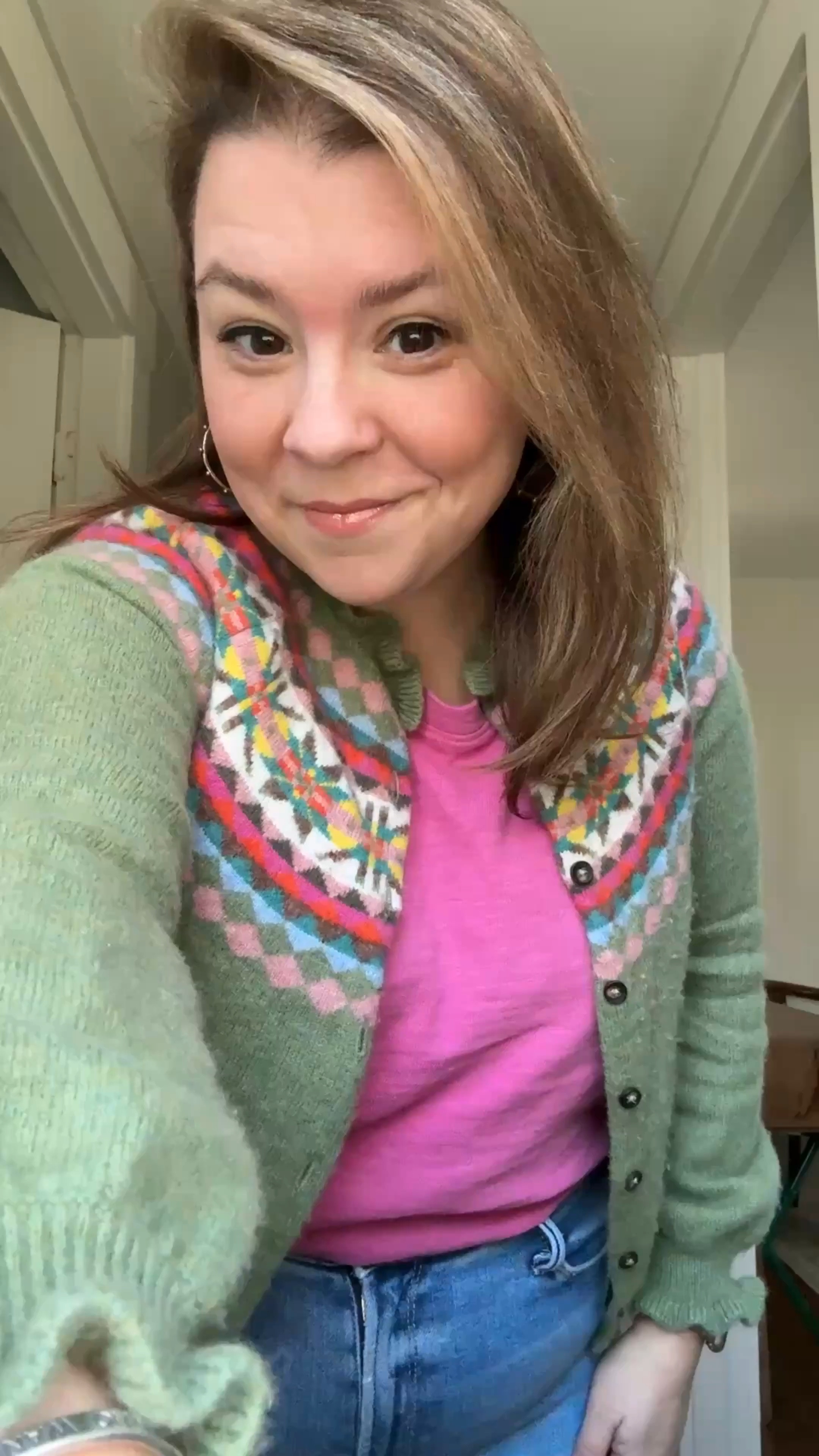 January ootd challenge!
Day 9
Wool fair isle @Boden_clothing sweater with the sweetest ruffle details on the collar and sleeves, a staple pink tank from @evereveofficial by @fahertybrand, and @mother denim cropped jeans and @dolcevita booties 