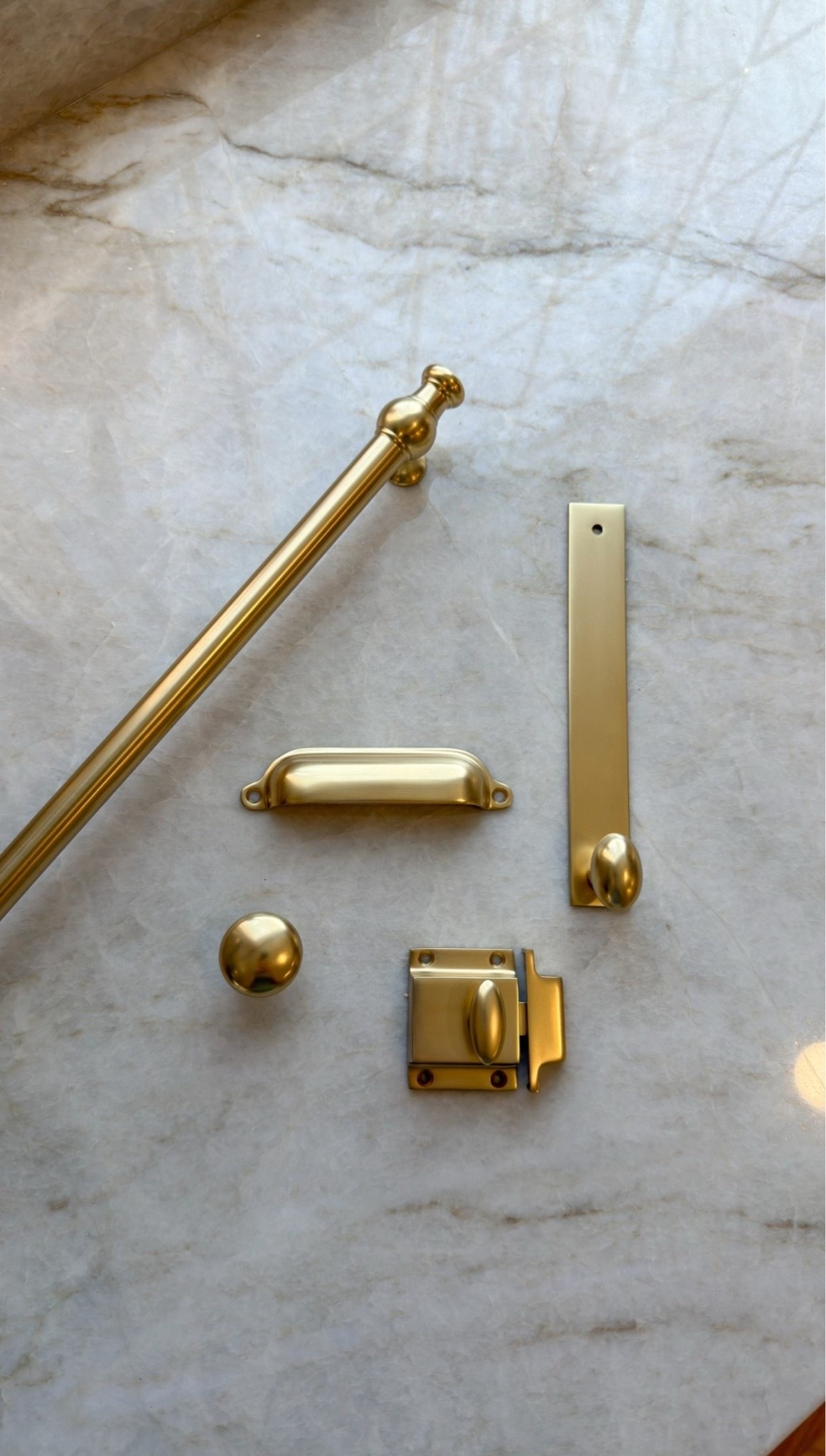Updating our kitchen hardware has been a total game changer. We have been busy with our DIY renovation and just finished swapping out some of the accessories. These are definitely our top picks for a quick refresh.

modern vintage, kitchen upgrade, shelf styling, kitchen accessories, home design, gold finds, home makeover, renovation

#LTKSeasonal #LTKU #LTKHome