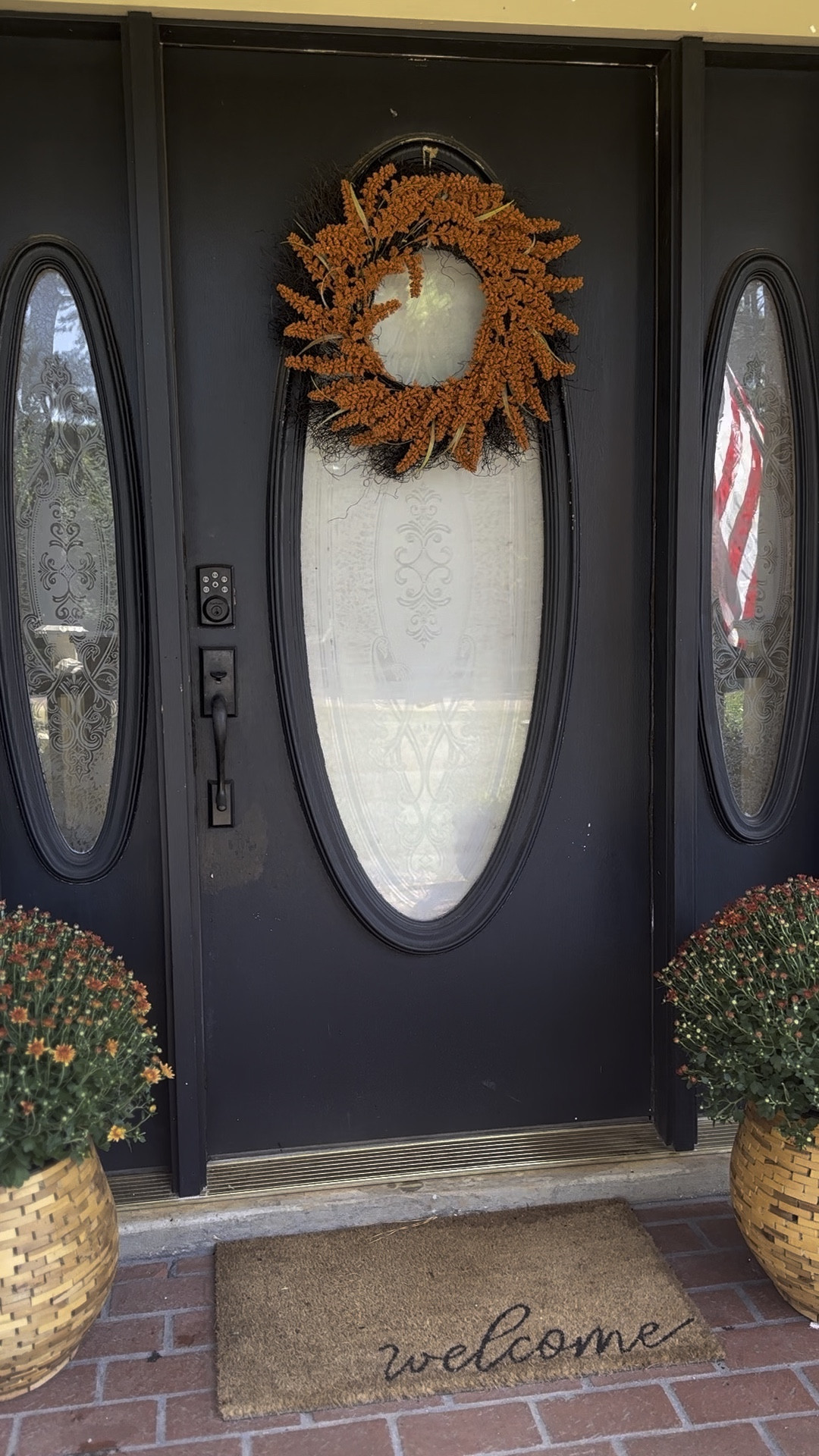 Our Sept-November wreath- perfect for all fall months! 🧡