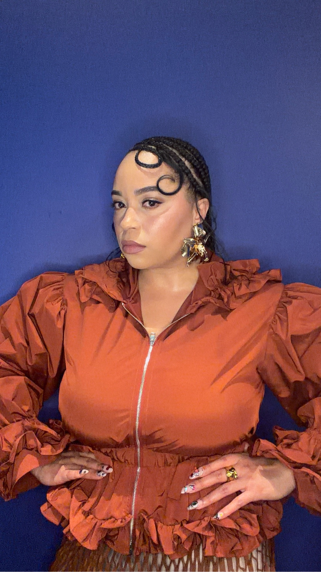Aknvas knew the assignment and this jacket serves the whole look. 



#LTKootd