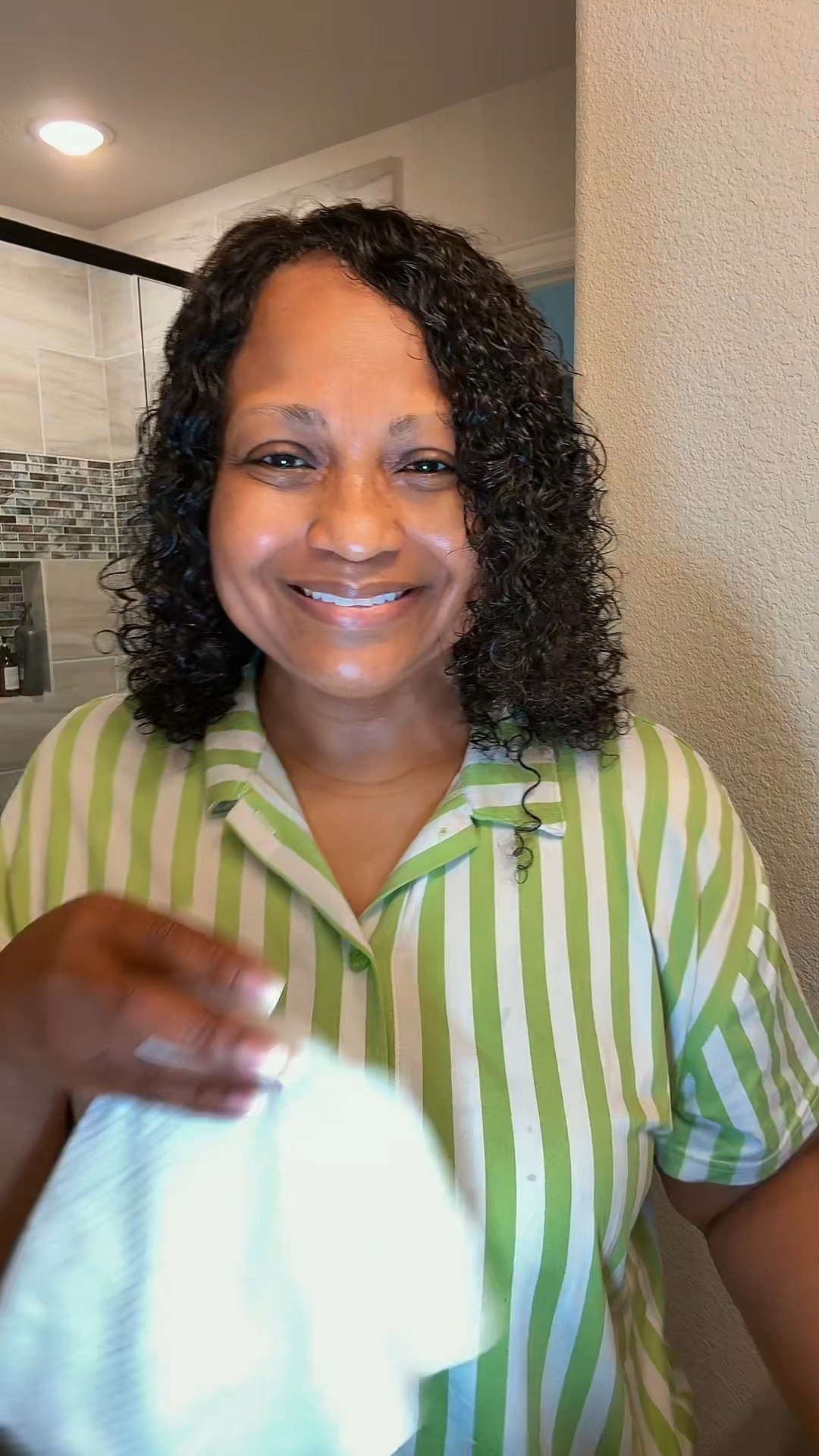 52 years young and still investing in healthy, hydrated skin. # The Clean Skin Club Healthy Aging Bundle makes it easy at home and on the go. Tap the shopping cart to see why it's part of my daily routine!
@Clean Skin Club #skincareroutine #cleanskin #agingskin #over50beauty