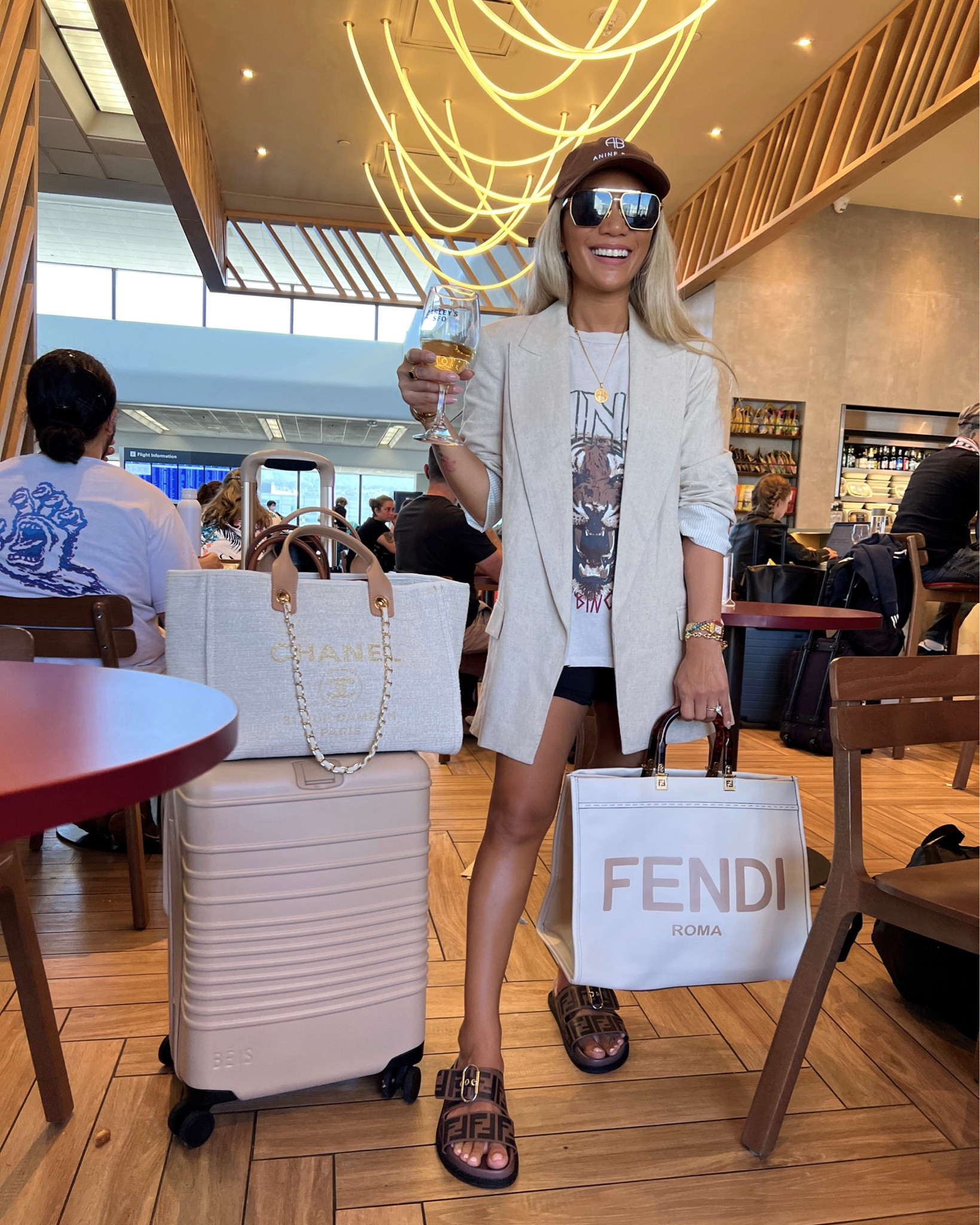 ONE OF MY VERY FAVE ZARA PIECES IS BACK! I love taking my linen blazer when I travel. The size xs is long enough. I’m obsessed with it. 

#LTKStyleTip #LTKPetite #LTKFindsUnder100