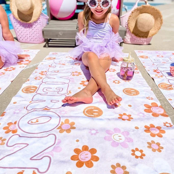 HAPPY DAISY PERSONALIZED PREMIUM TOWEL | Highway 3