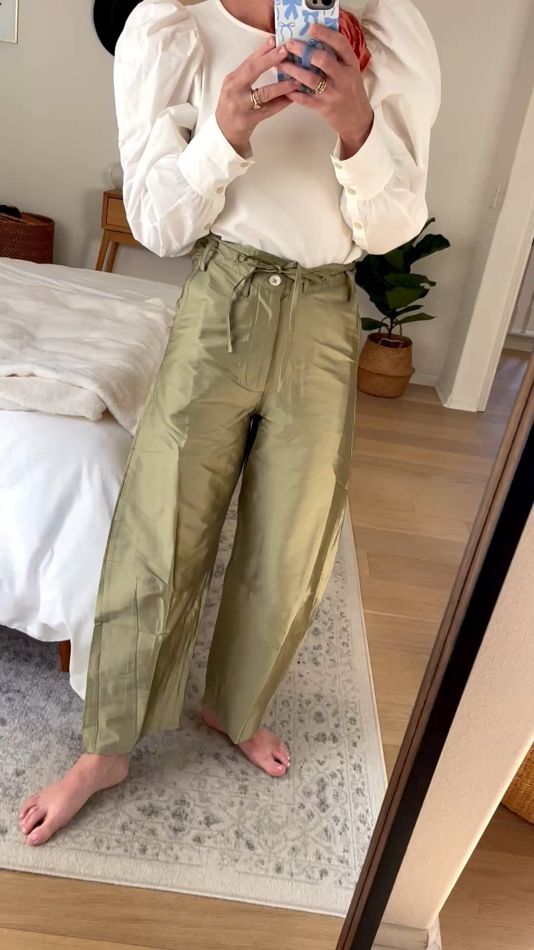 I’ve had my eye on these Chan Luu taffeta pants for months and I finally tried them. They are beautifully made and super lightweight. I’m wearing the size 1 and they fit well. They come in a few colors, too! This is the sage green. 

#LTKootd