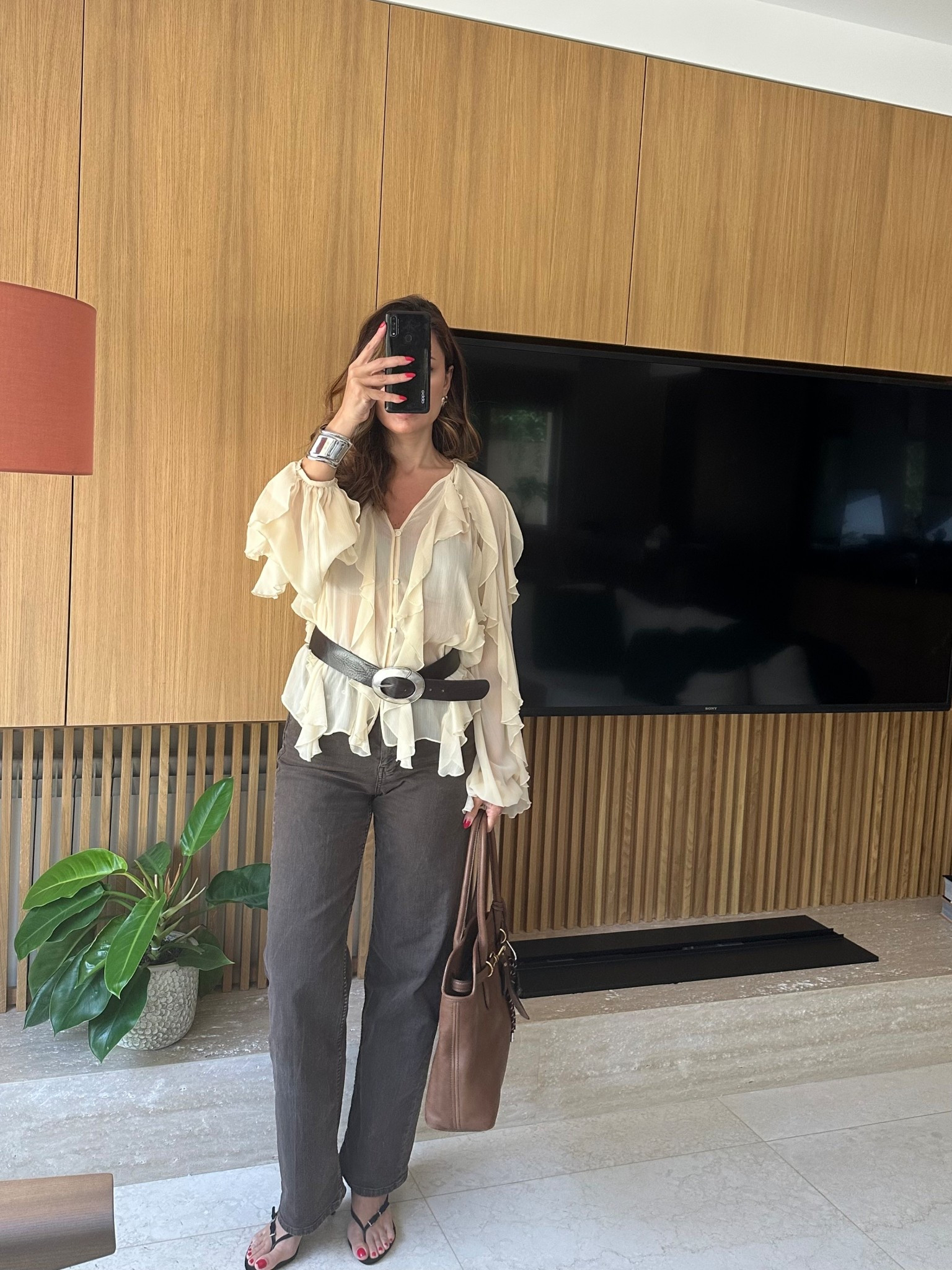 My favorite butter yellow ruffle blouse
#ruffleshirt #zara #butteryellow

#LTKFindsUnder100 #LTKSummerEdit #LTKStyleTip