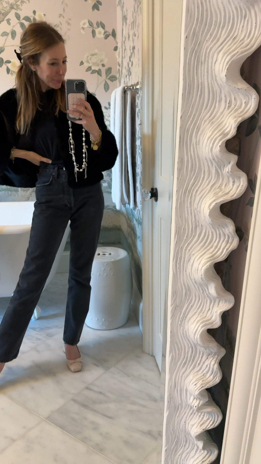 Get these ballerina flats while they’re still in stock! The pointe is soooo flattering. Jeans are on sale! 