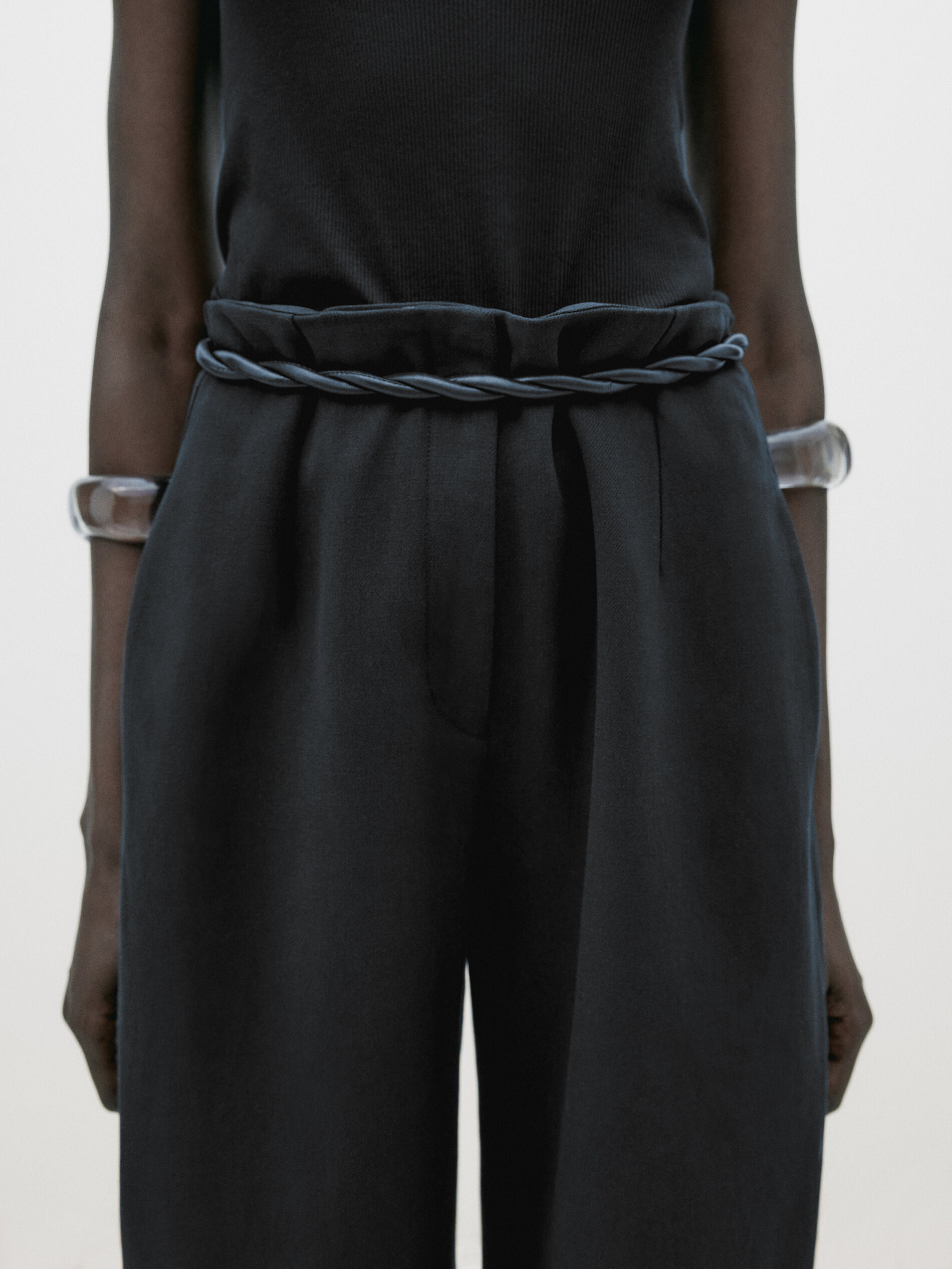 Linen blend barrel fit trousers - Limited Edition | Massimo Dutti US