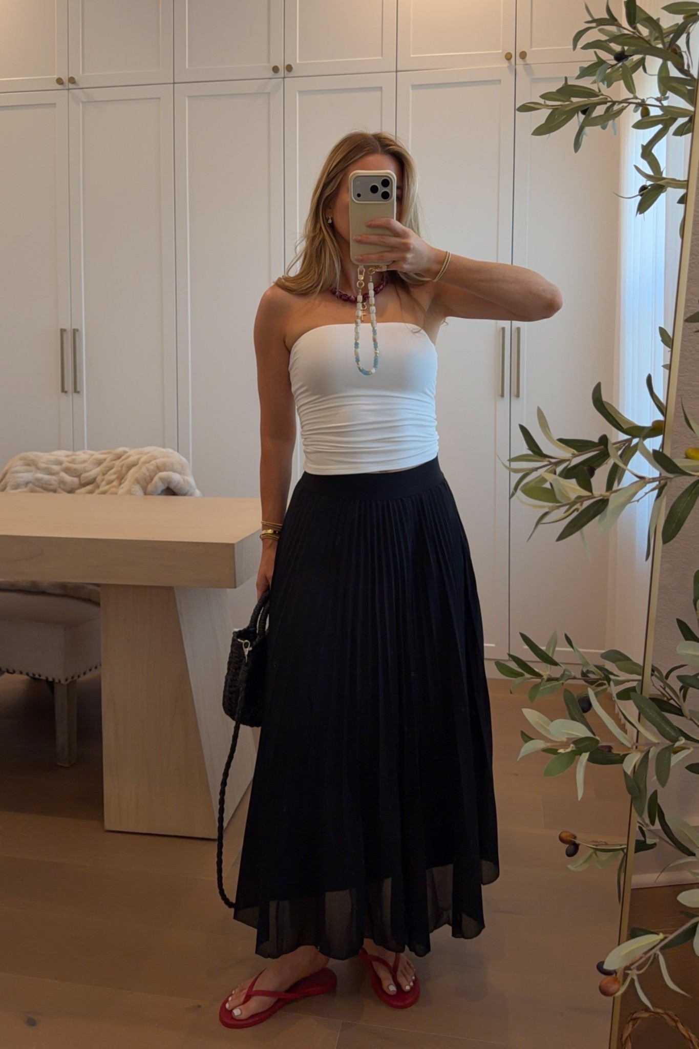 another easy amazon look!
— top: xs // midi skirt: sized up to a medium

date night outfit, amazon fashion, maxi skirt, tube top, fall outfits, michele jaliene

#LTKootd