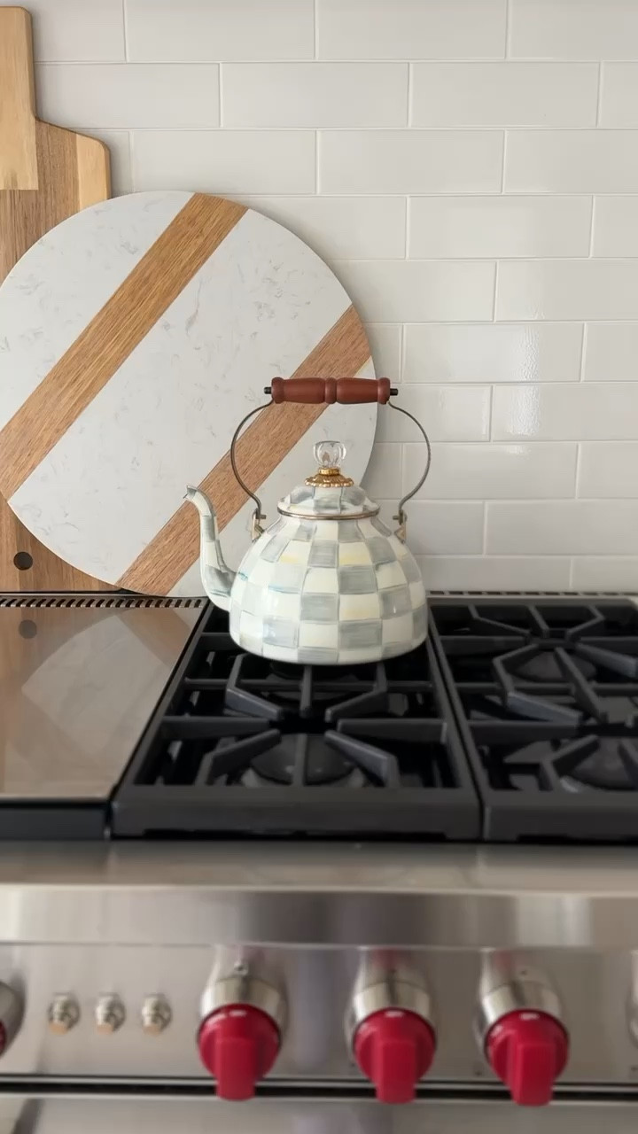 This tea kettle makes the perfect gift for the MIL, friend, sister, cousin… the list goes on! 

Gift guide, tea kettle, kitchen styling, neutral home, holiday gifts, Christmas gifts 