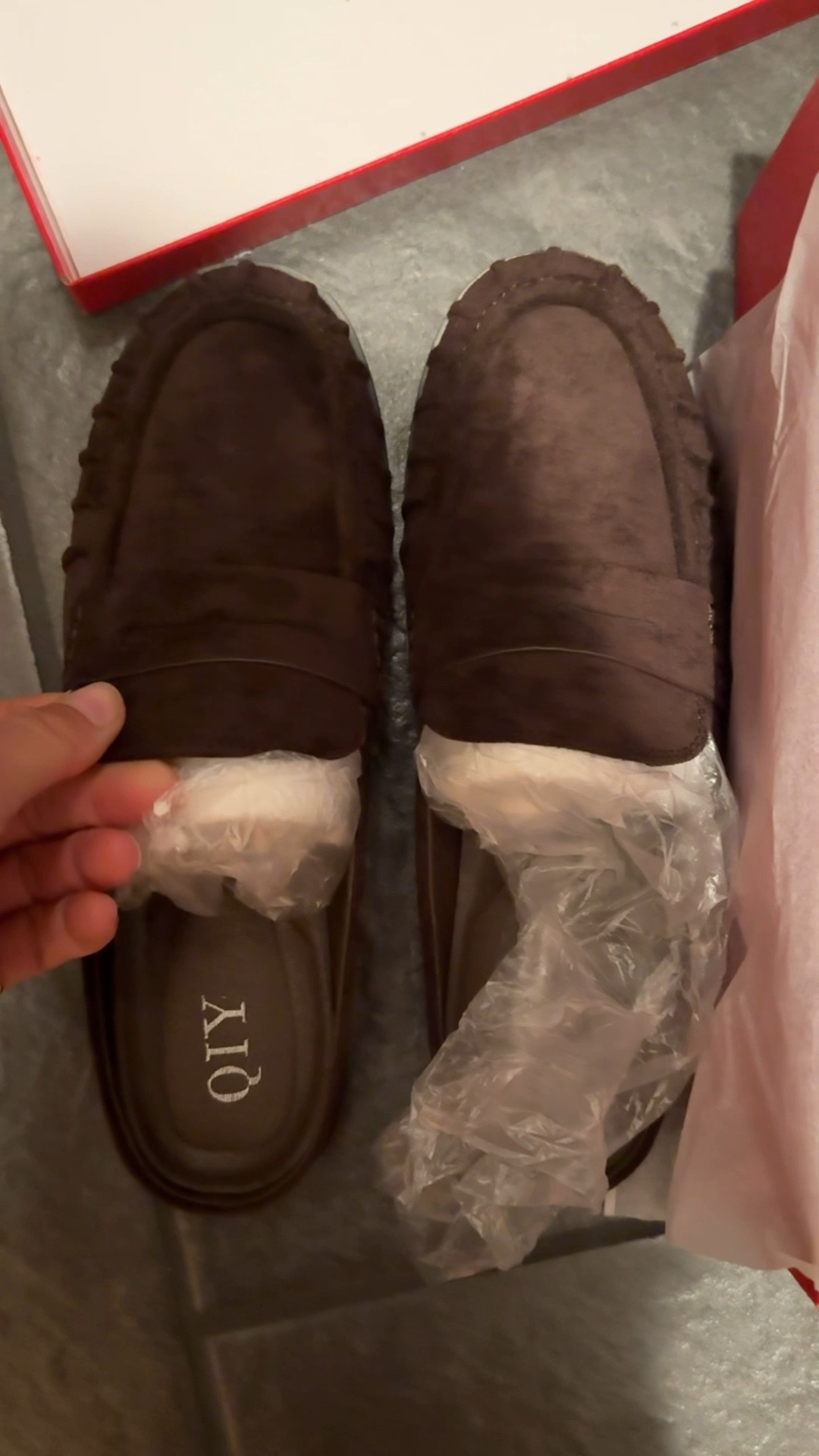 Chocolate suede loafers… so good!🍫👞🤎