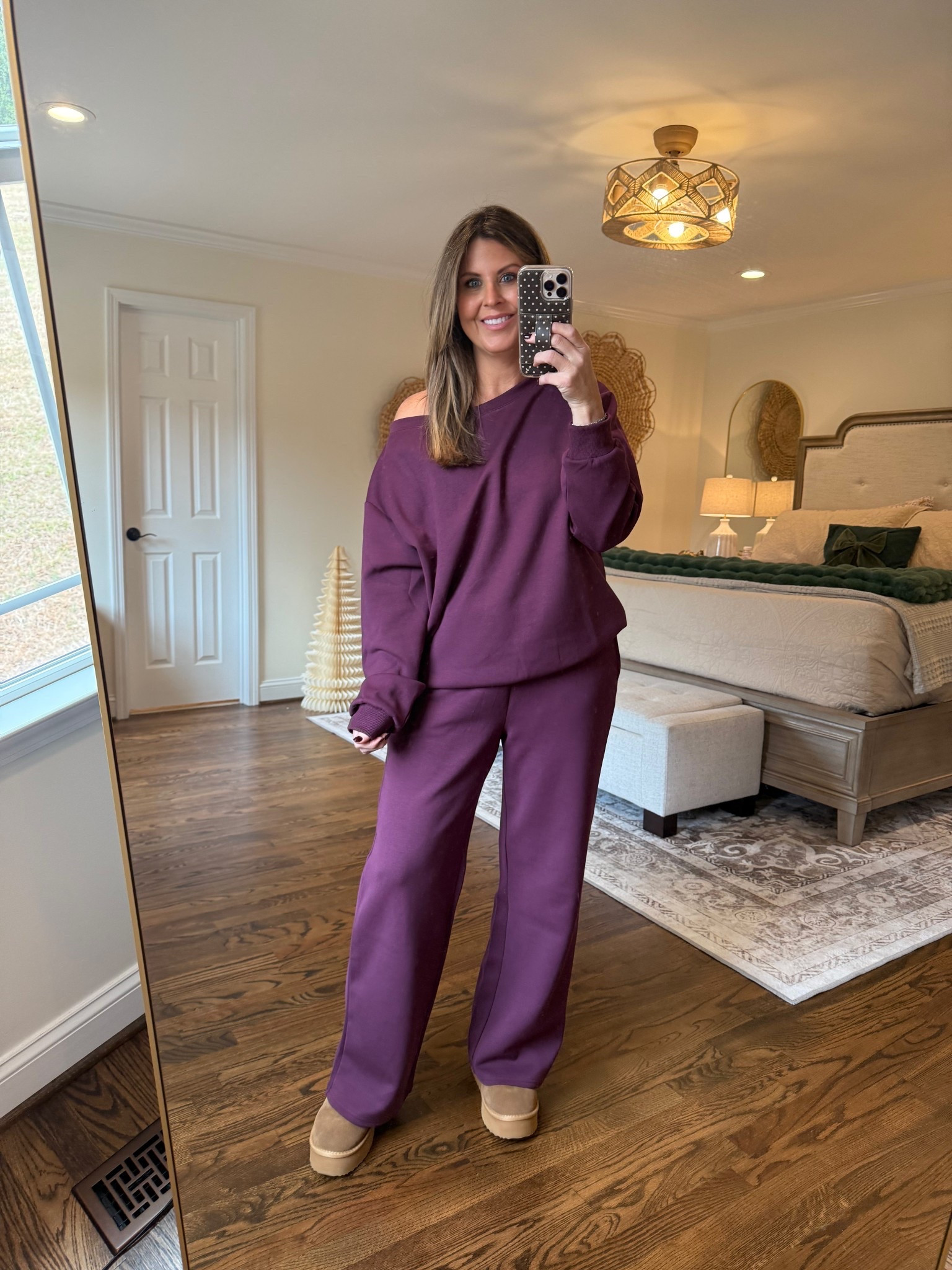 If you love a comfy set that still looks put together, this one’s for you. Cozy fleece, perfect fit, and the prettiest winter berry color 💜

#LTKOver40 #LTKootd #LTKFindsUnder50
