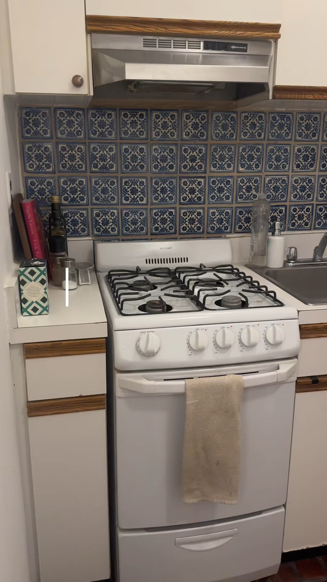 How much my rental kitchen makeover actually cost 

Kitchen makeover rental kitchen butter yellow kitchen 

#LTKHome