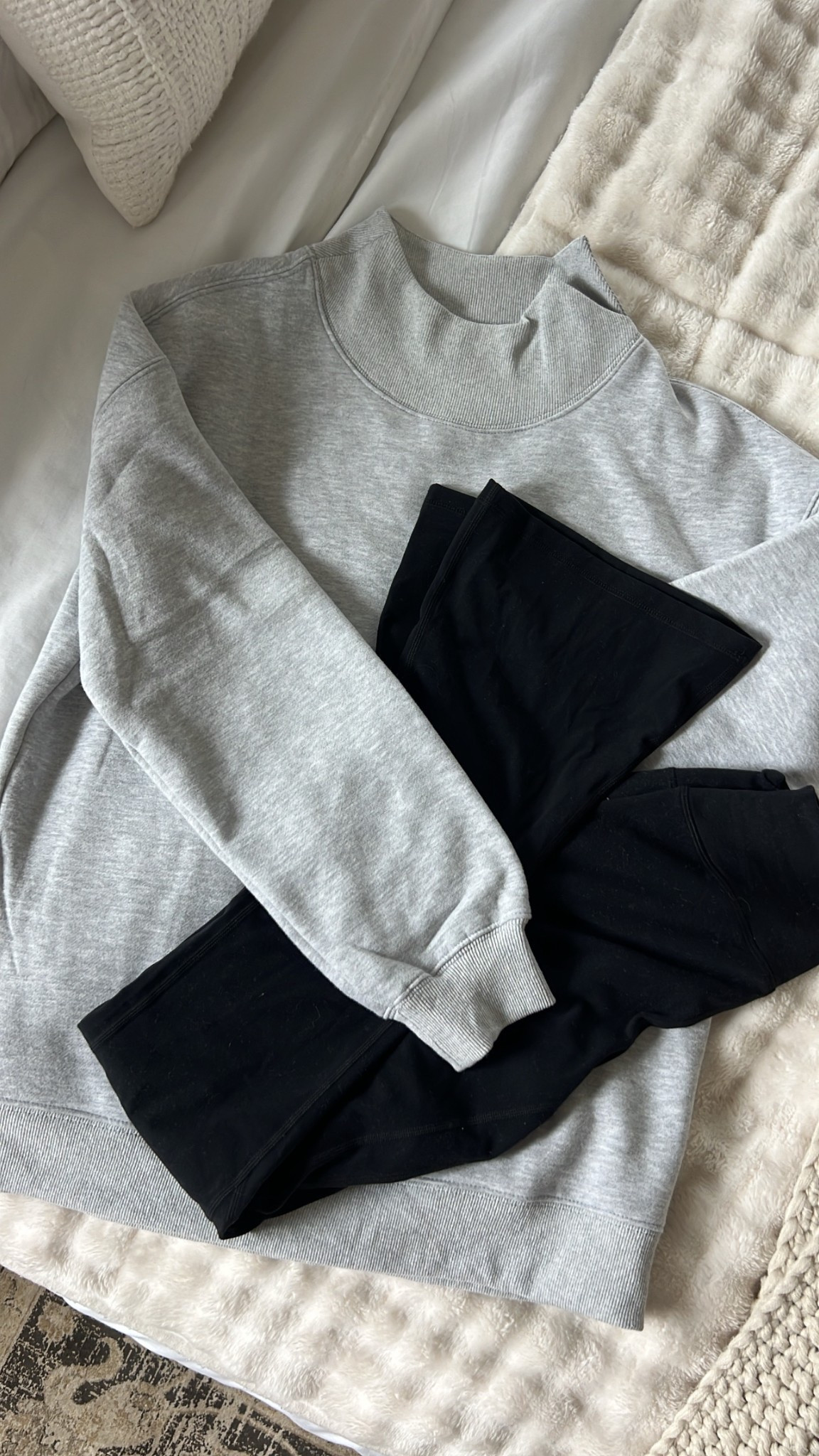 Th softest sweat shirt & yoga pants I’ve ever owned omg ! 

#LTKActive #LTKU #LTKItBag