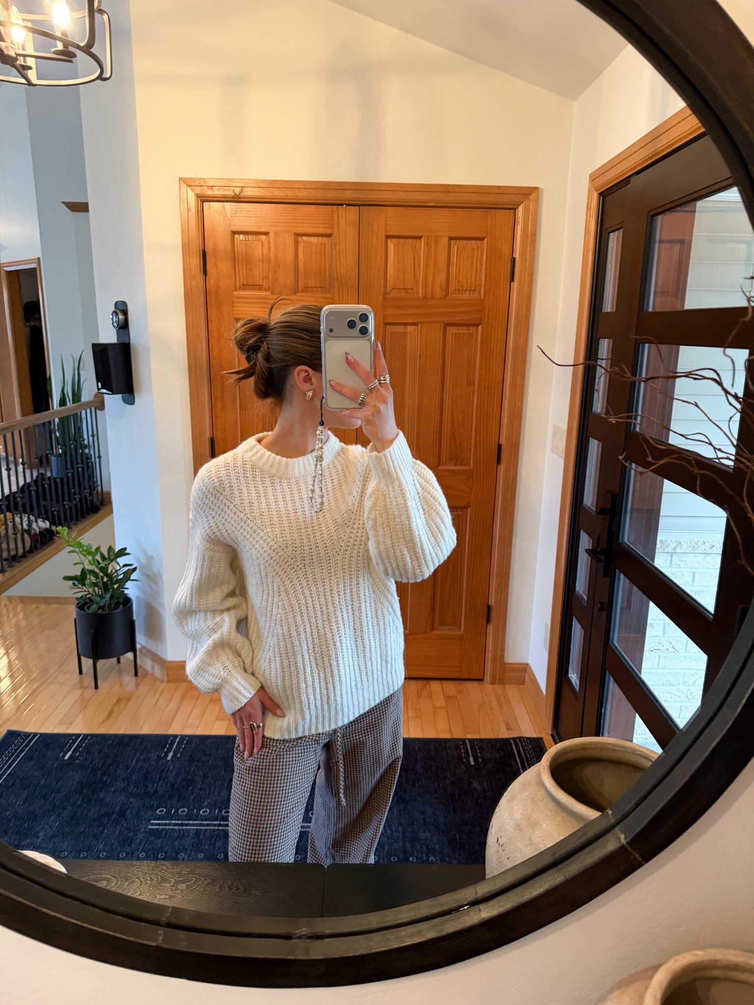 Big simple cozy oversize sweater paired with a fun pair of brown pants. Statement jewelry to accessorize the outfit of course 🤗￼

#LTKdayinmylife #LTKgrwm #LTKootd