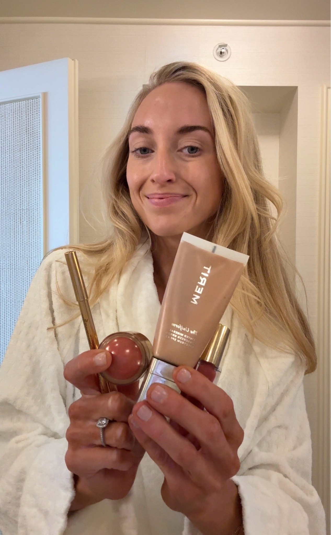 Merit makeup favorites!

Uniform Fiundation: shade 20
Blush: Stockholm
Lip Liner: Rose 
Lip Oil: Pointelle  
Summer makeup / beach makeup