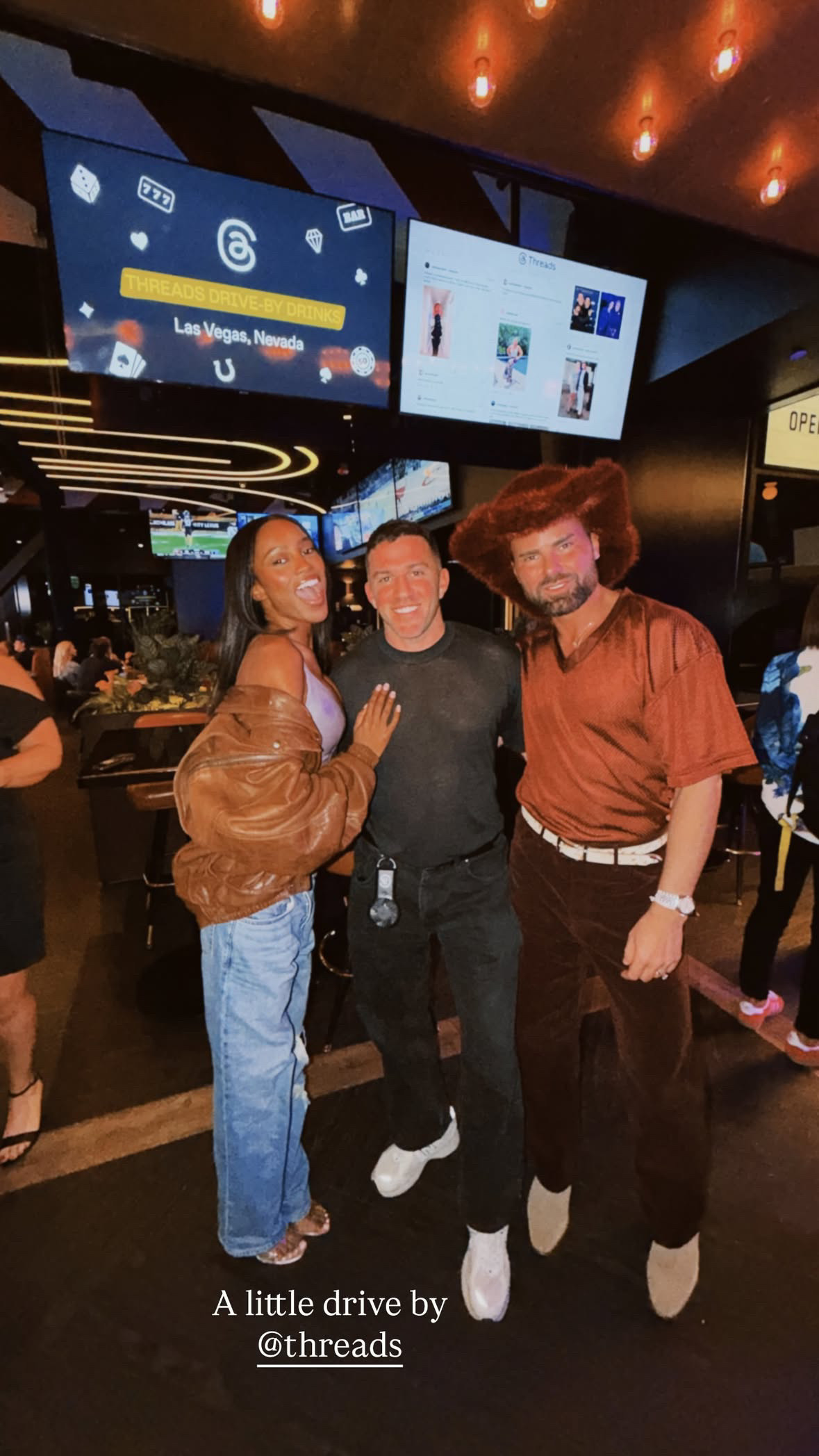 BravoCon Day 1! 

outfit l jeans l jacket l heels 

 