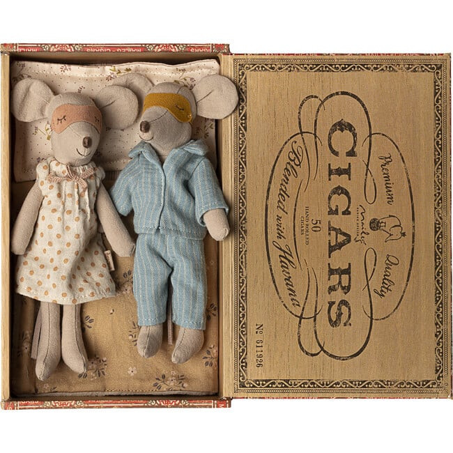 Mum & Dad in cigarbox - Kids Toys | Maileg from Maisonette | Maisonette