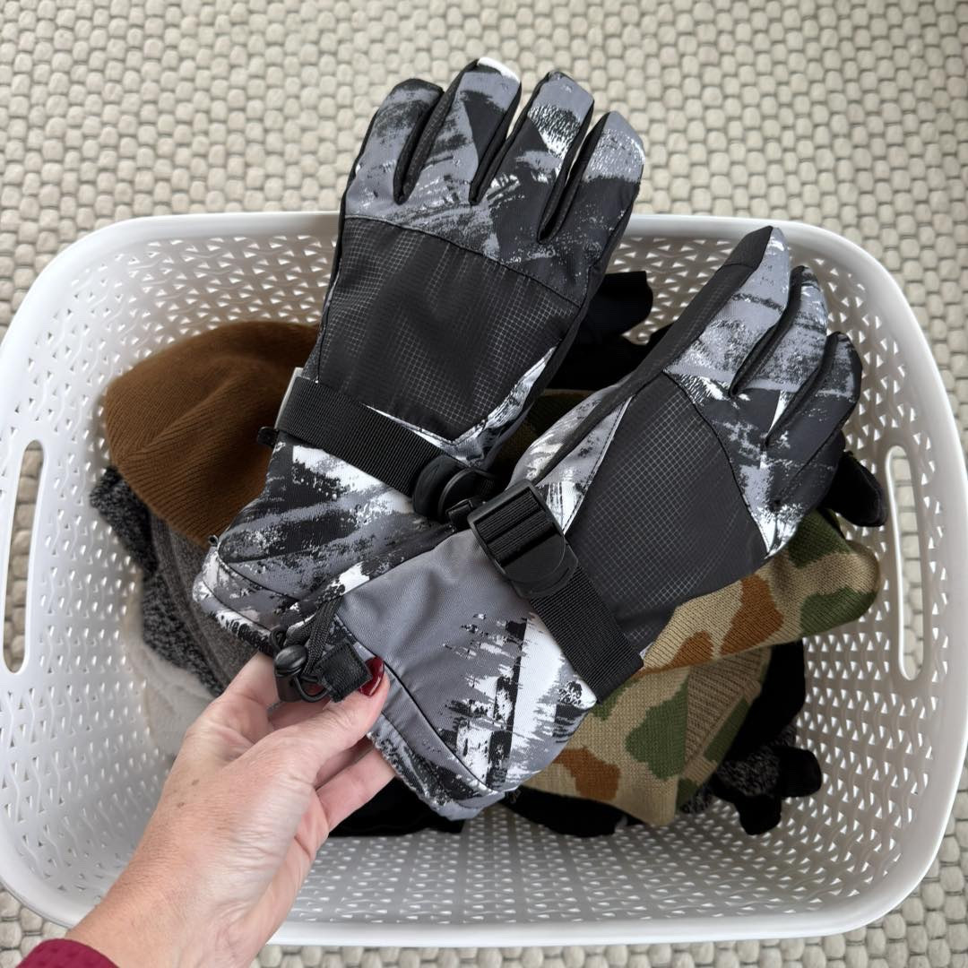 Winter gloves

Ski gloves  winter gear  Amazon finds 

#LTKootd #LTKSeasonal #LTKMens