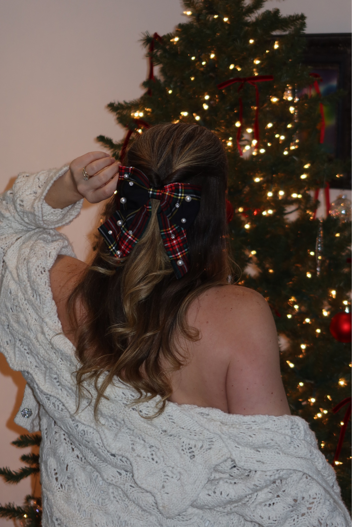 Bows are my love language ❤️🎄✨ 

#LTKStyleTip #LTKHoliday #LTKFindsUnder50