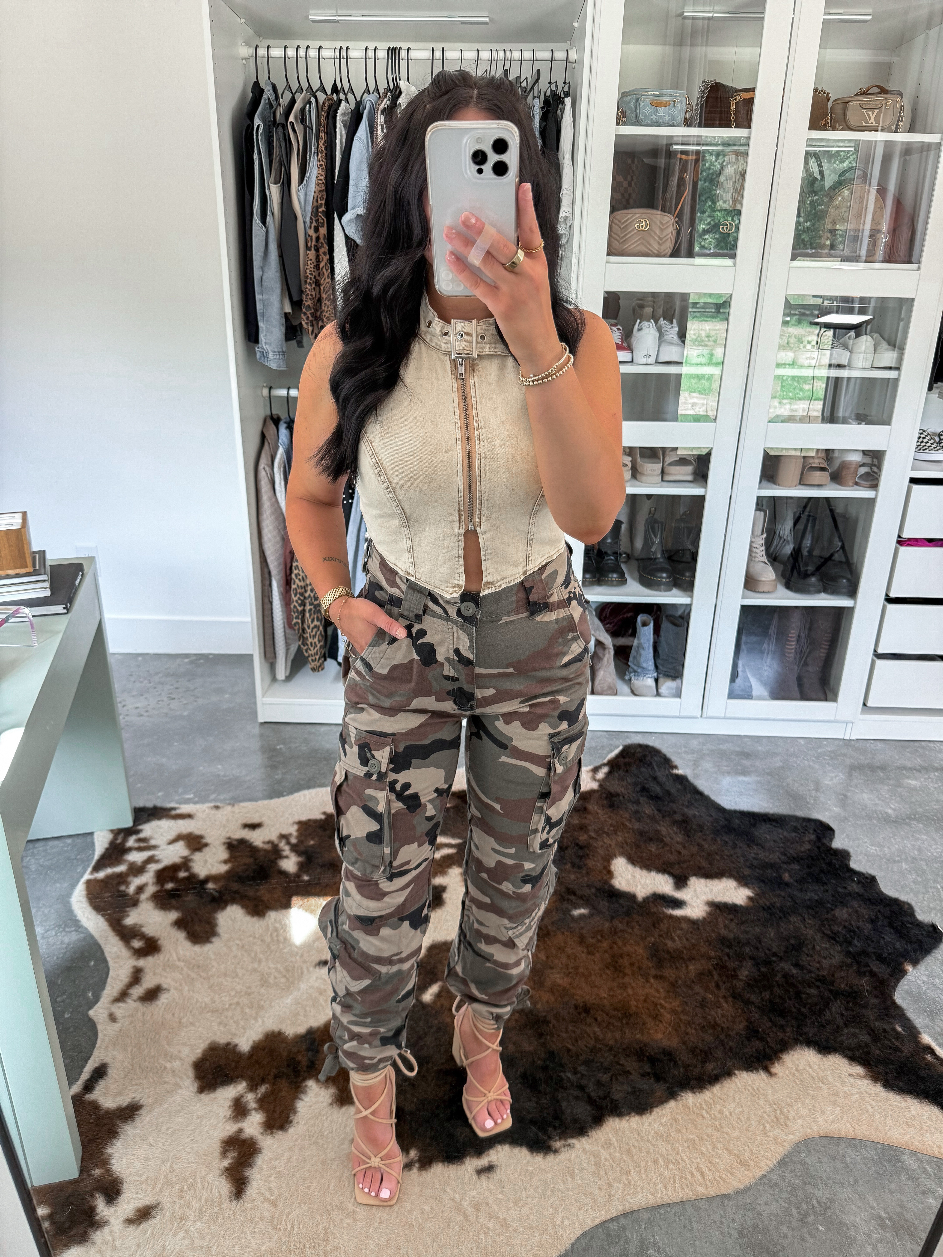 Top - medium (I did size up one, but I probably could've done a small since it is stretchy!)
Pants - 28 (gray max color option)

Date Night/ GNO outfit, but make it edgy. I love these cargo pants so much that I have them in multiple color combos! I styled it with this neutral khaki zip up top and some nude heels!

 

 #LTKFindsUnder50 #LTKFindsUnder100 #LTKStyleTip