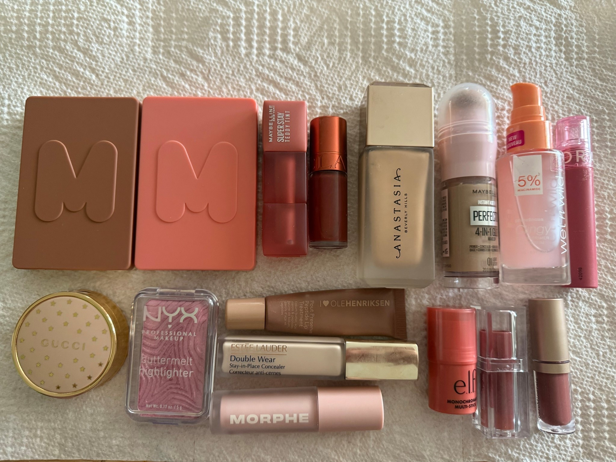 Morphe blushes
Maybelline lip
Clarins lip oil
Foundation
Grip primer
Gucci blush
Double wear concealer
Eye brightener 
Blush stick


#LTKBeauty #LTKSaleAlert #LTKStyleTip