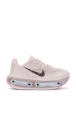 Nike Vomero Premium Sneaker in Mauve. - size 7.5 | Revolve Clothing (Global)