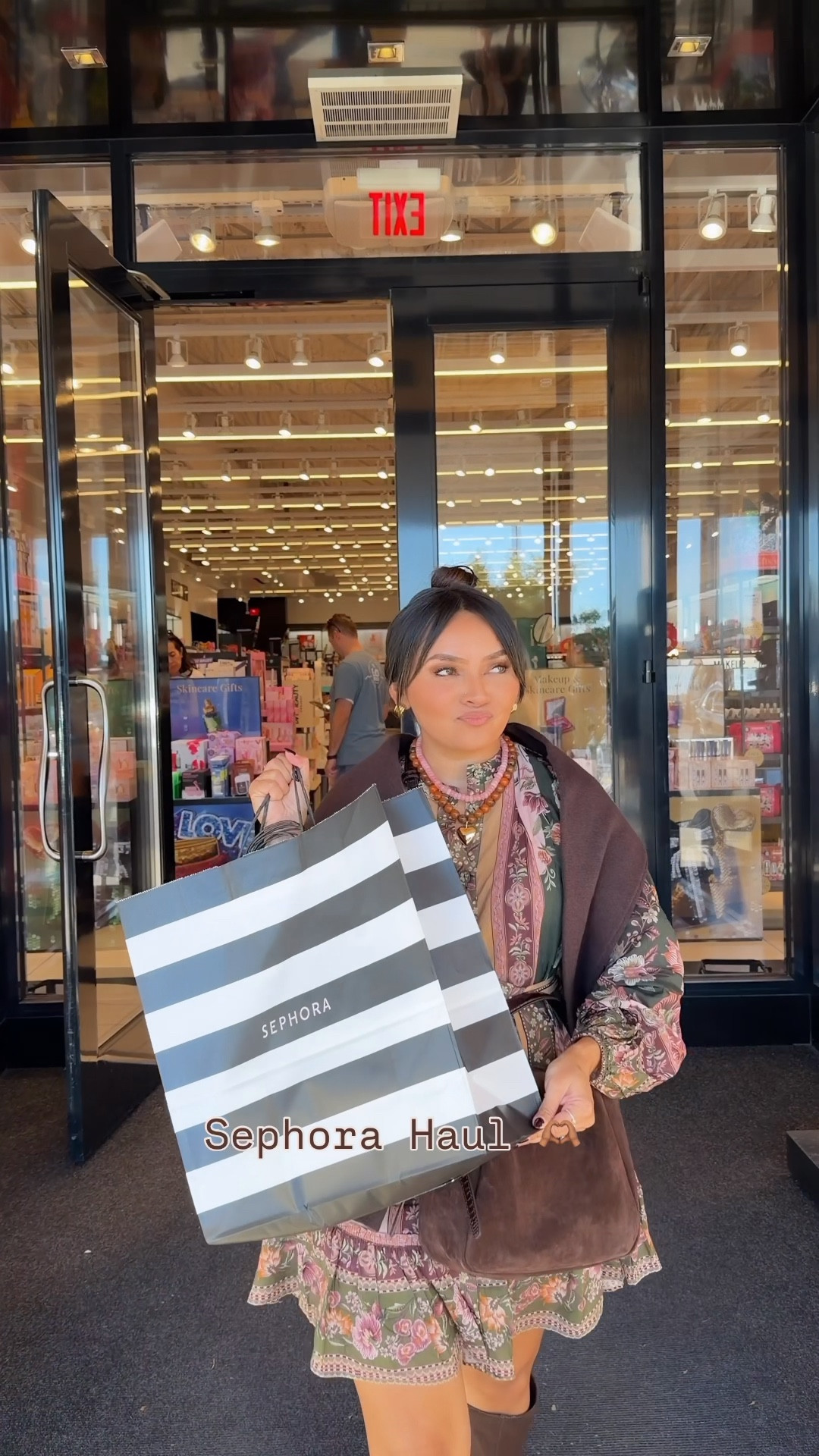 Huda lipgloss shade glassy - clear
Gloss bomb gloss stick shade Sorta Selfish
Lip stain lip contour shade toasty brown
Eyeshadow palette shade medium




#LTKCyberWeek #LTKHoliday #LTKGiftGuide